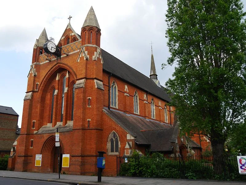 St_Andrew's_Church,_Garratt_Lane,_Earlsfield,_London_03.jpg