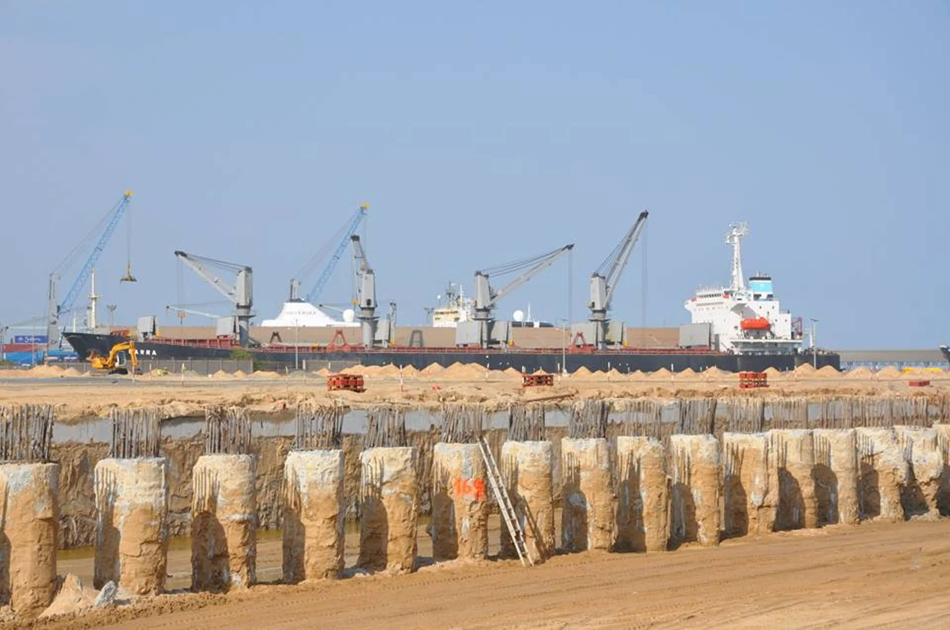 Dassy Enterprise 3 ZAZOU SHIP.jpg