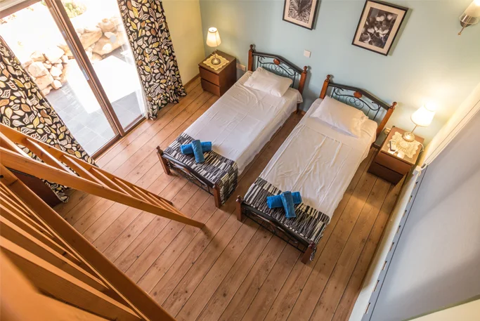 SEPARATE BEDS VS SAME BED.jpg
