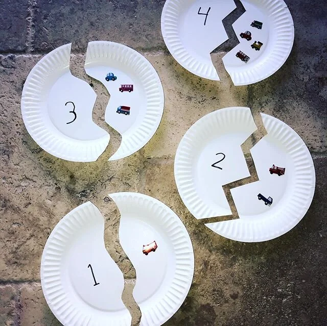 New preschool counting puzzle game! Cut up some paper plates in puzzles and add stickers for fun counting. Great for toddlers and preschool aged kids. ❤️🥰 .
.
.
#squirmywormybooks #preschool #home #homeschool #counting #count #toddler #game #projectidea #school #preschoolactivities #preschoolathome #math #numbers @discoveryisle