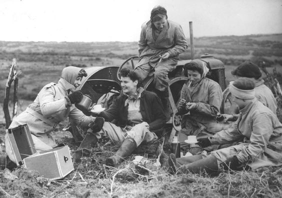Britain Women's Land Army 1941.jpg