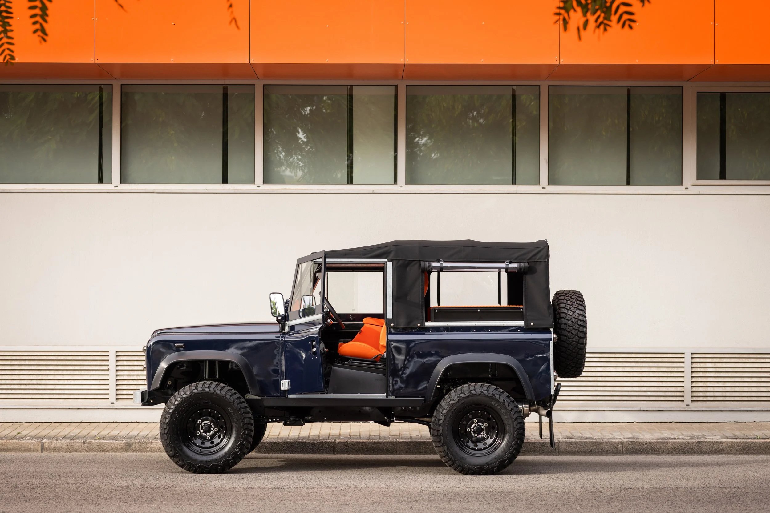 carhost_oranje low006.jpg