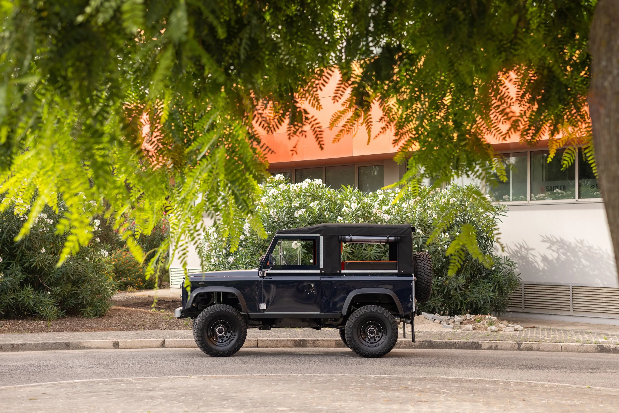 carhost_oranje low033.jpg