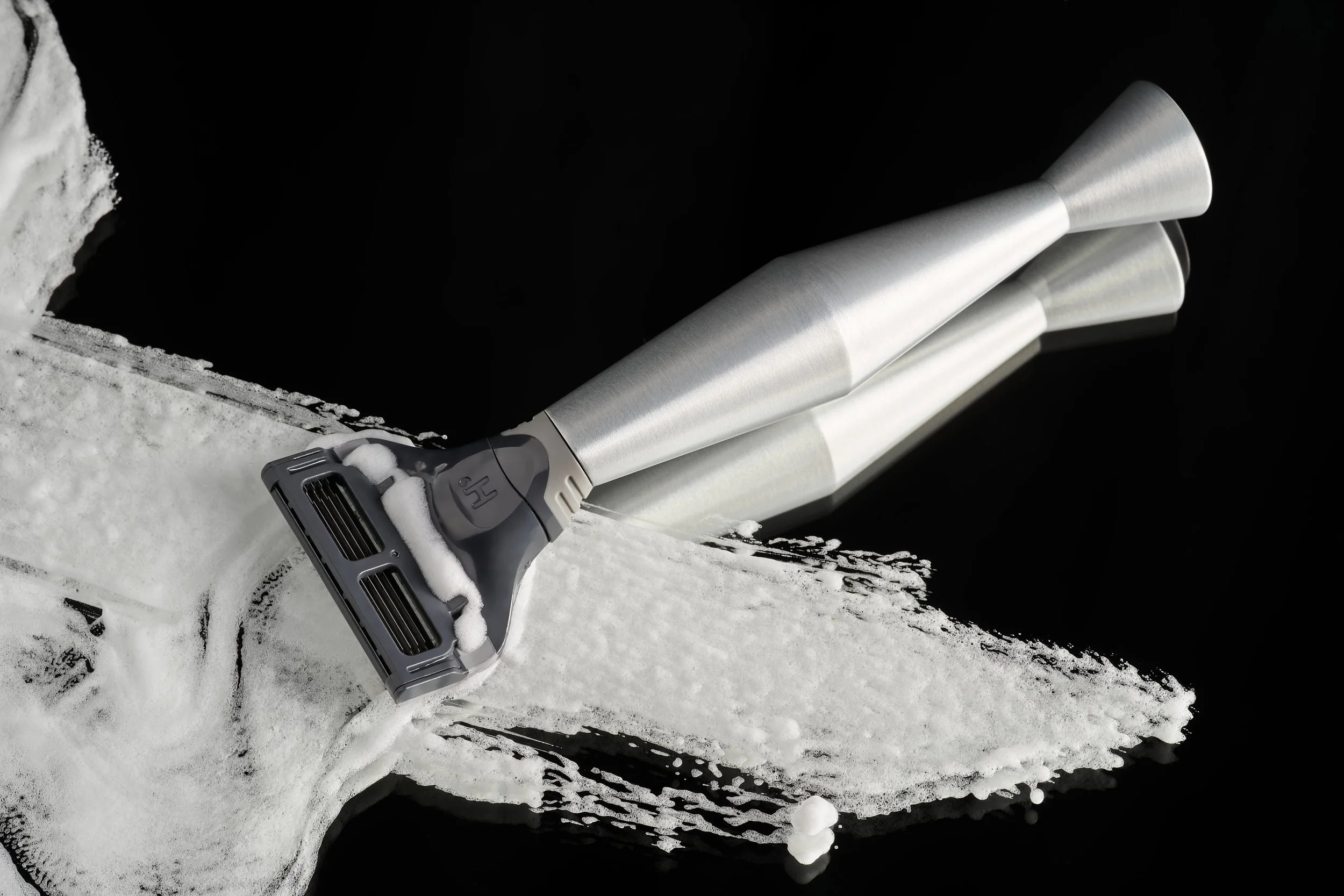 TOM_DIXON_X_HARRYS_2020-10-205721 1.jpg