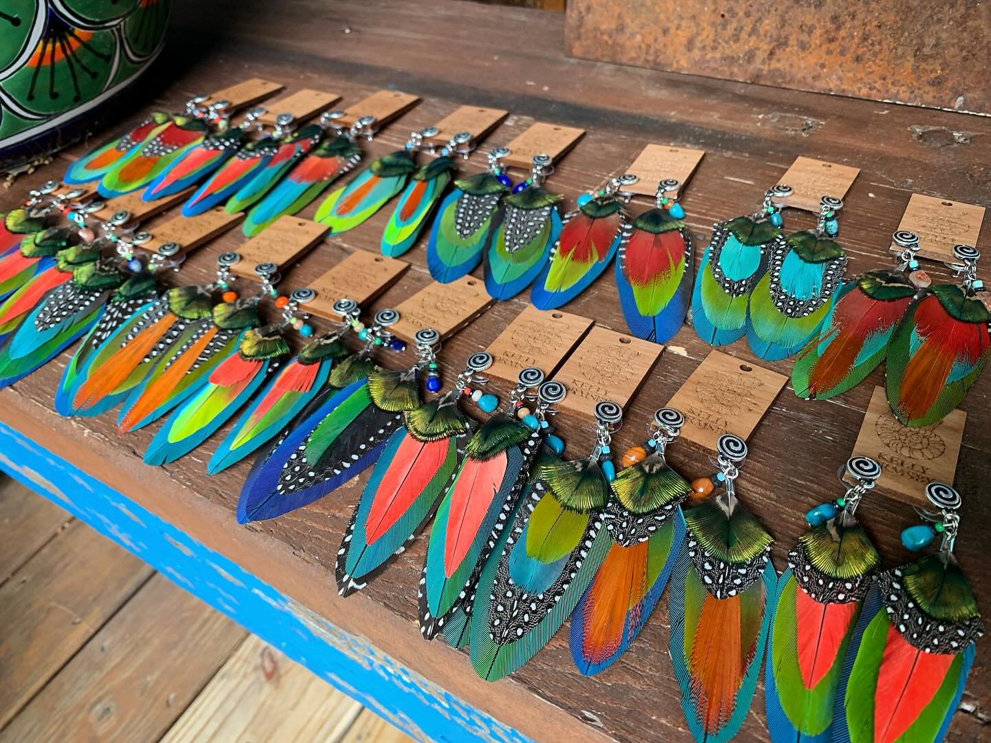 Ethically sourced parrot feather earrings for @canyon_contemporary 🦜