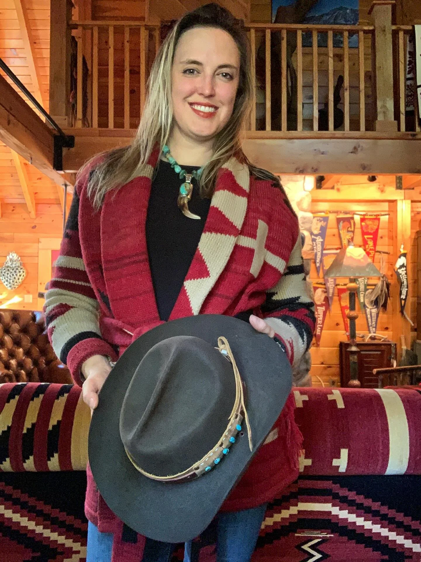 The brisk weather means it&rsquo;s sweater season :🍁