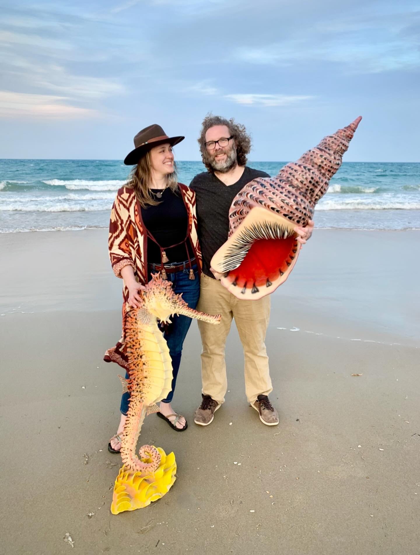 The oversized Triton shell has 🔴 SOLD! 🐚 
These were some of my favorites finds, but they are both in great homes now! 🌊 🐎