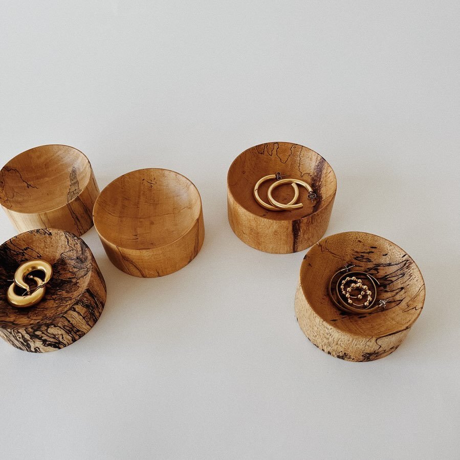 Looking for a last minute gift for your mum? I love these spalted trinket dishes, perfect for holding her jewelry ✨ There are a few available on my site for purchase - local pickup and priority shipping are available!

.
.
.
.
.
.
.
.
#mothersday #gi