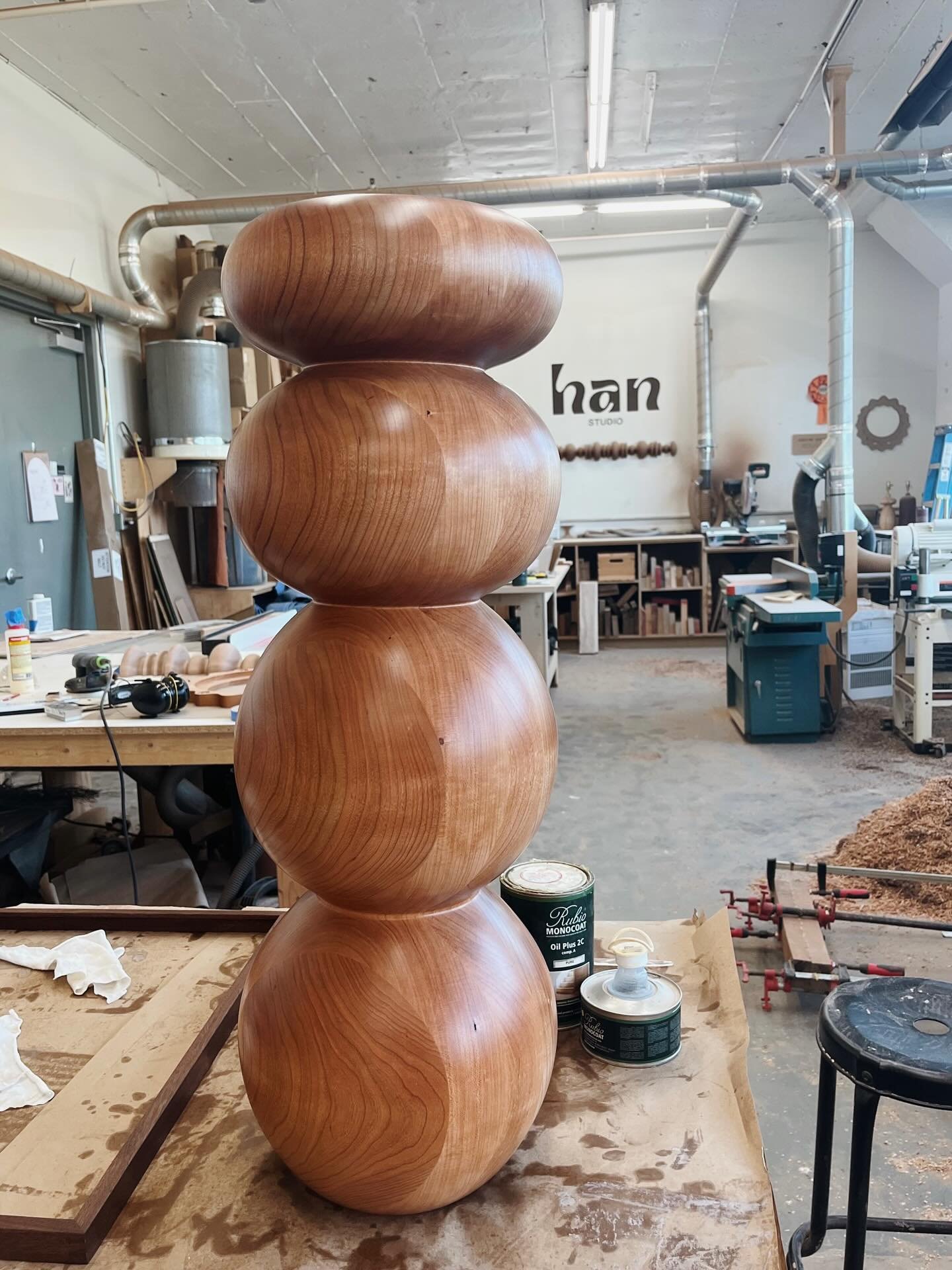 A custom 30&rdquo; cherry pedestal out the door 🍒

.
.
.
.
.
.
.
.
#pedestal #woodworking #woodturning #homedecor #design #endtable #furniture