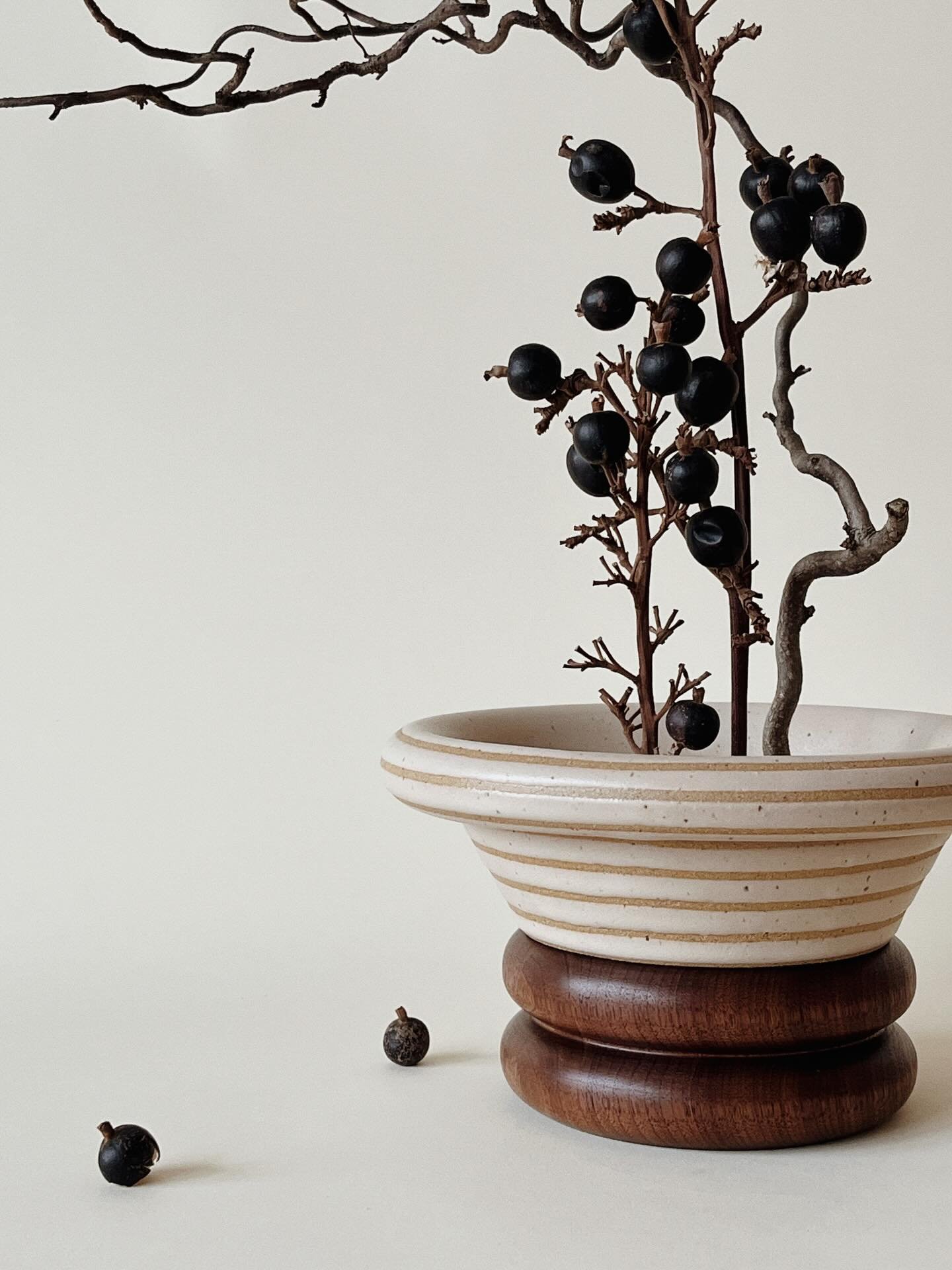 Absolutely in love with this collection and cannot wait to share it with you tonight at 6pm est ✨ @sandboxceramics 

.
.
.
.
.
.
.
.
.
#collaboration #woodworking #ceramics #bowls #vases #design #homedecor #handcrafted