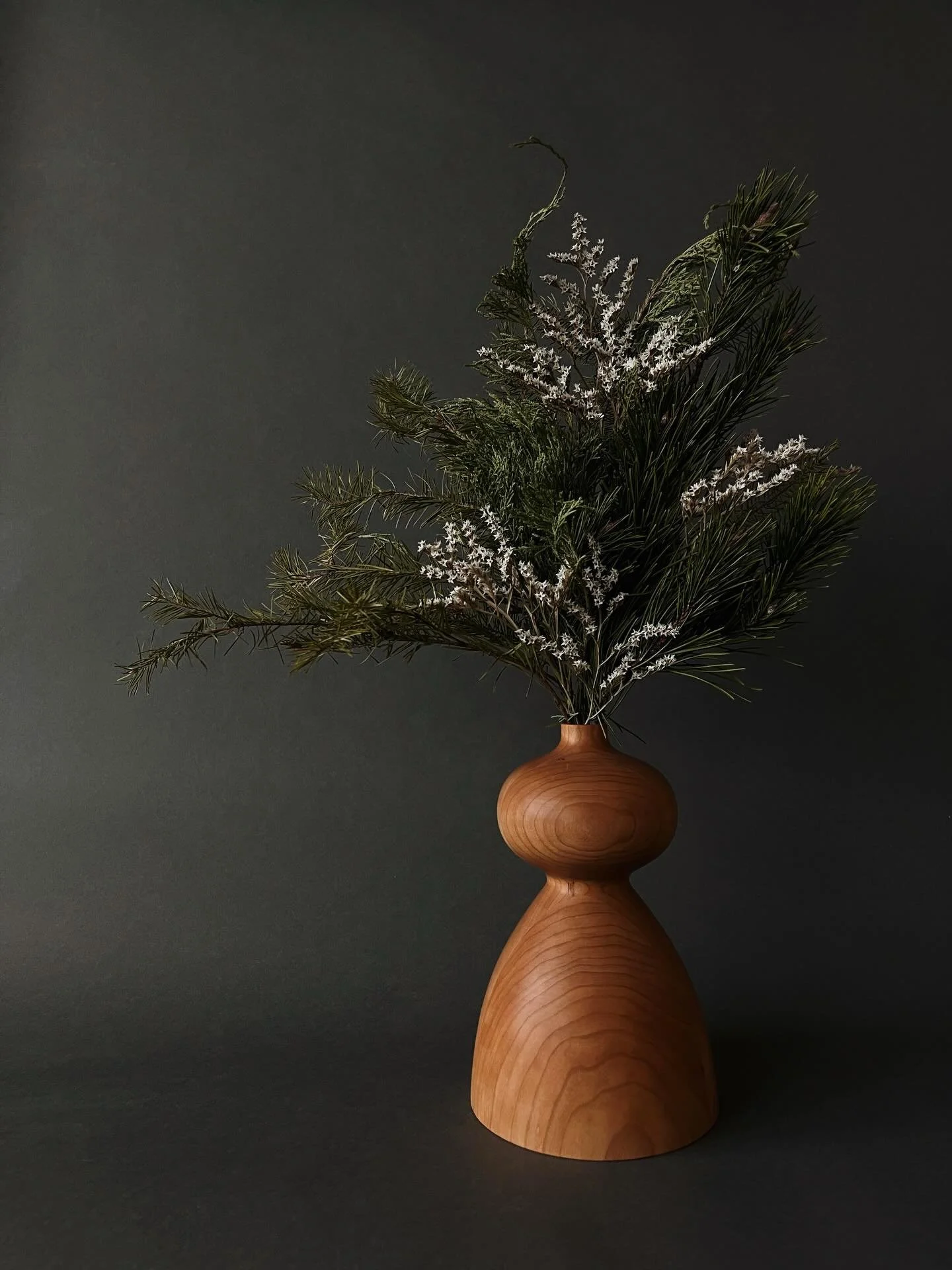 My Holiday Shop Update is now live! Shop at the link in my bio.

.
.
.
.
.
.
.
.
#woodworking #woodturning #vase #homedecor #handcrafted #supportsmallbusiness #shopsmall #holidayshopping