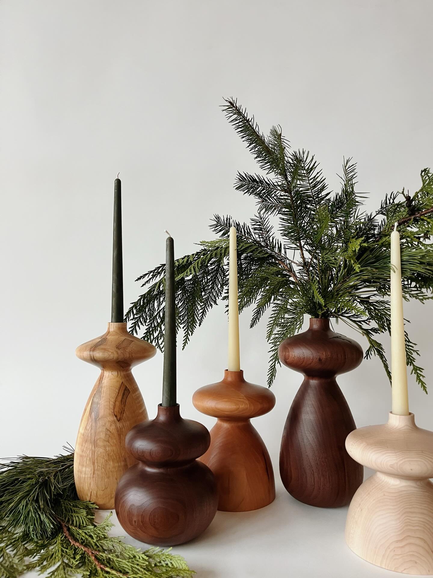 I am so excited to celebrate the holiday season with you at the Han Holiday Shop this weekend! AND I have a very special surprise&hellip; I have paired up with @appalachianwaxworks to gift a handmade 100% beeswax taper candle with every purchase! The