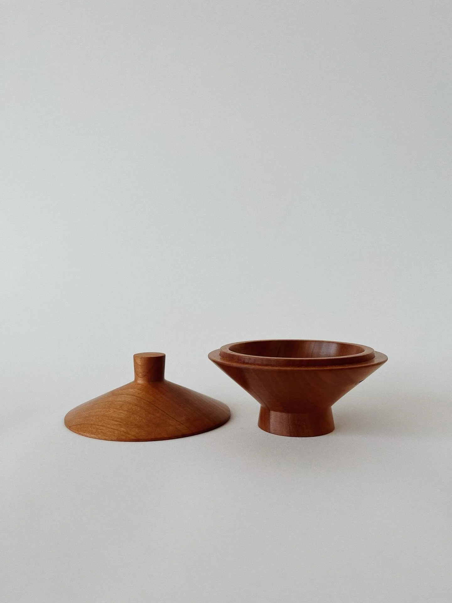 I&rsquo;ve been thinking a lot about bowls lately&hellip; I don&rsquo;t typically make bowls, but I&rsquo;ve been really obsessed with this idea of making a little collection of bowls, both open &amp; lidded. The plan is to release a limited edition 
