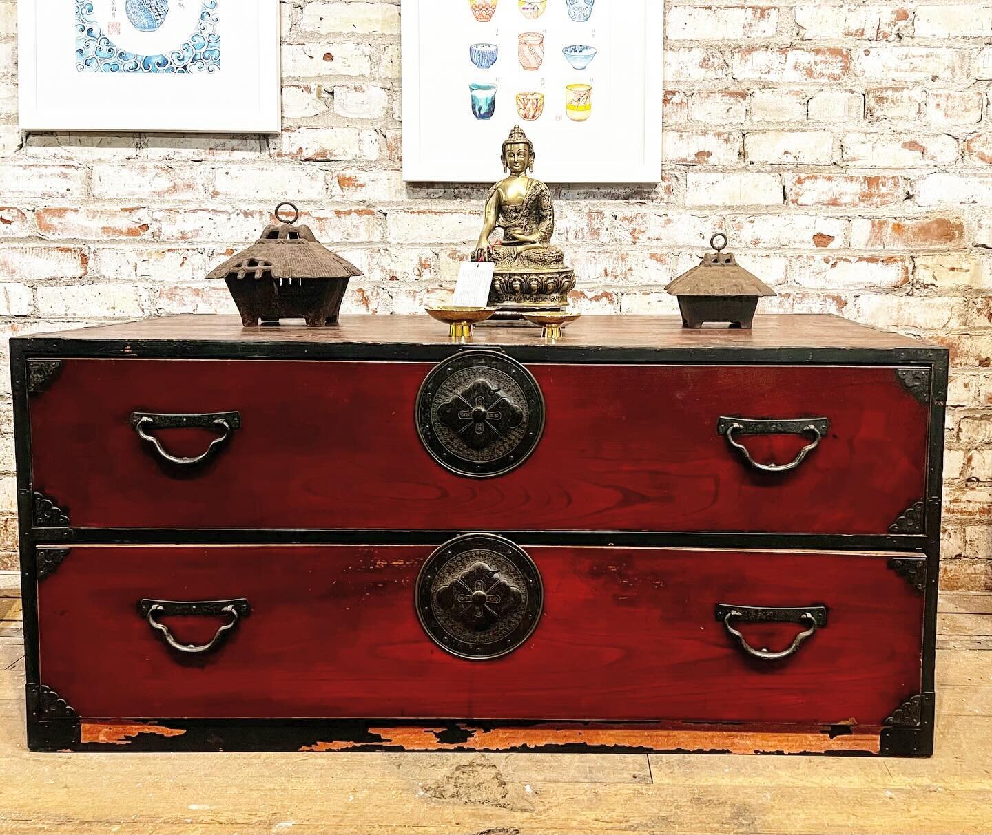 Our last stacking tansu from Kyoto Japan. #japanesetansu #tansu #japaneseart #asianart #asianantique #kyototansu #tansucabinet #japanesefurniture #asianfurniture #pdxfurniture #pdxantiques