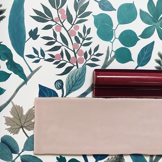 A powder room is just one big excuse to have some fun with pattern and colour! We are currently working on this botanical bliss for a lucky client 🌺🖤🌷