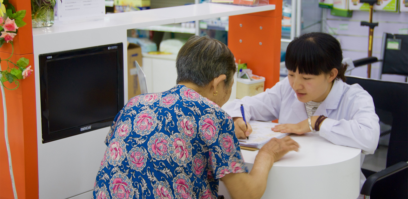  I worked with a factory to produce a high-fidelity prototype. We piloted the kiosk in our main store in Nanjing. 