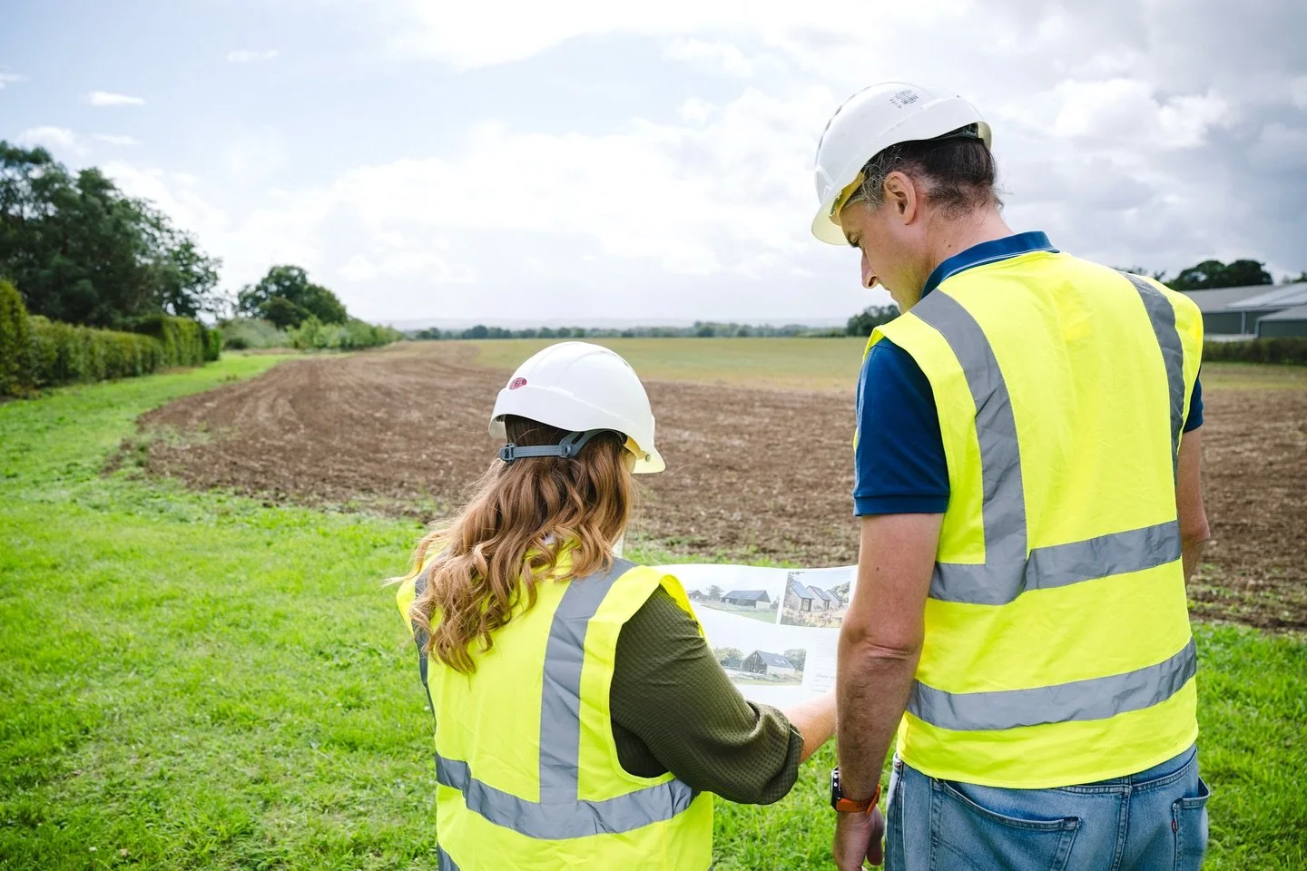 From asbestos to poor soil quality, underground obstacles to unexpected historical finds -  site conditions can bring projects to a grinding halt and inflate costs.
The solution? Identify these risks before you build.
Through early surveys and inves