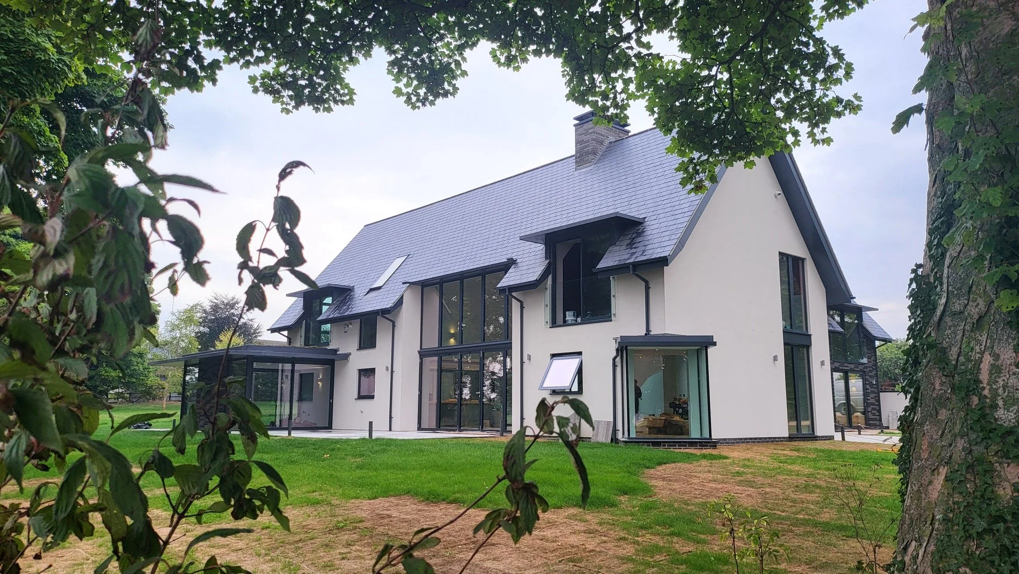 Whitehouse Farm, Oxfordshire - a contemporary farmhouse on The Ridgeway near Wantage, inspired by traditional barns and designed to sit gently within the North Wessex Downs AONB.

Glass, natural materials, sedum roofs and carefully considered views c
