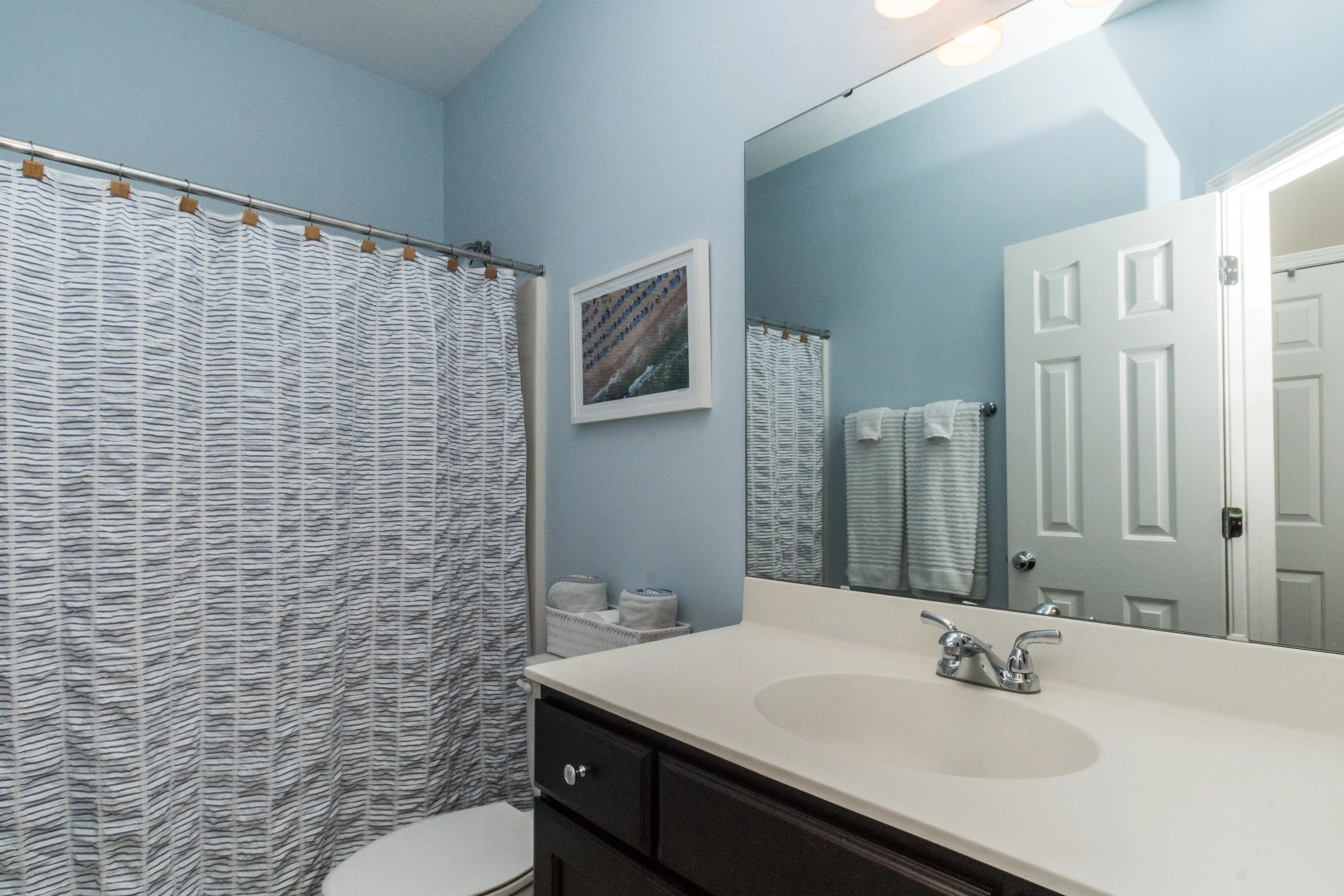 015_ First Floor Full Bath.jpg