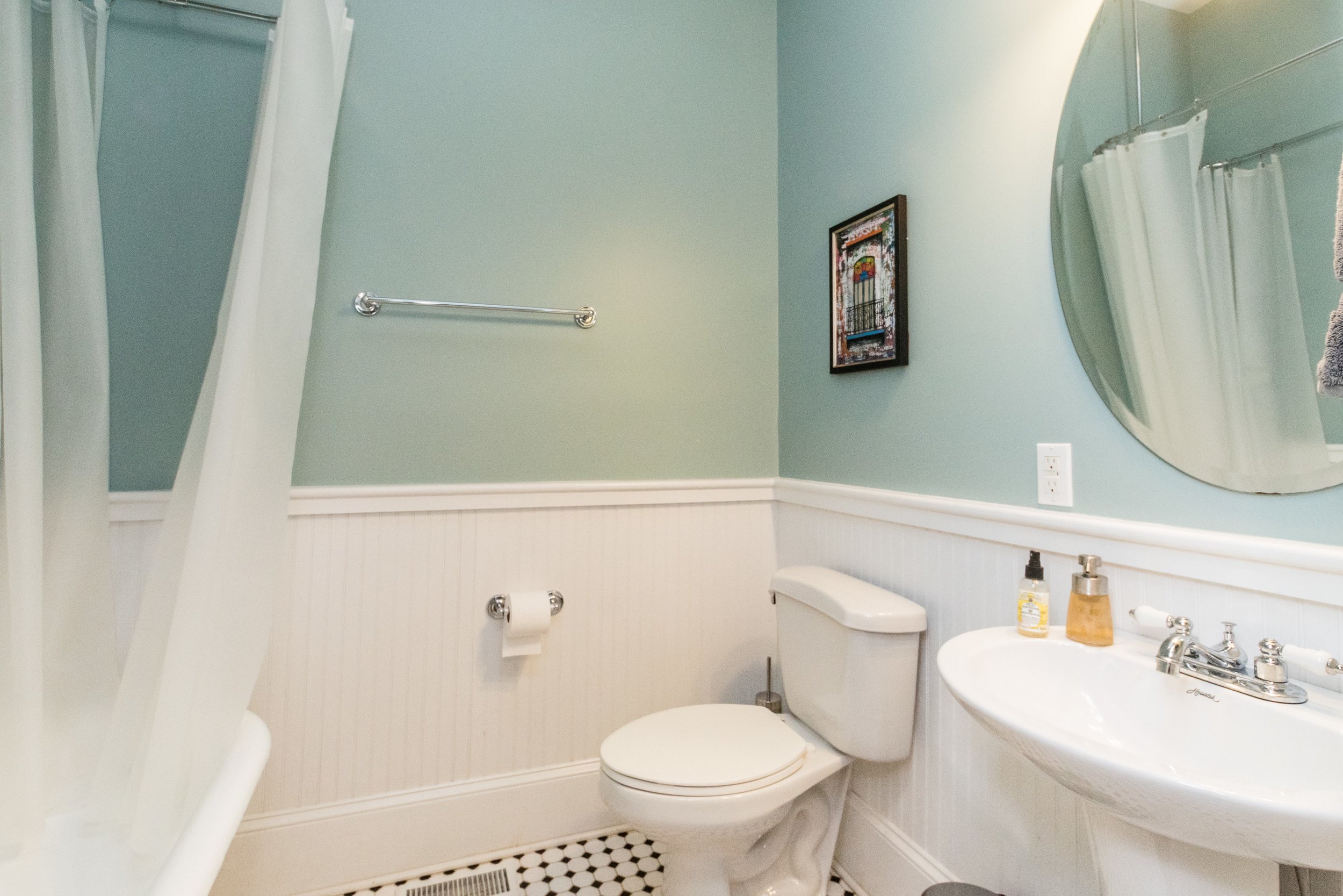 006_First Floor Full Bath.jpg