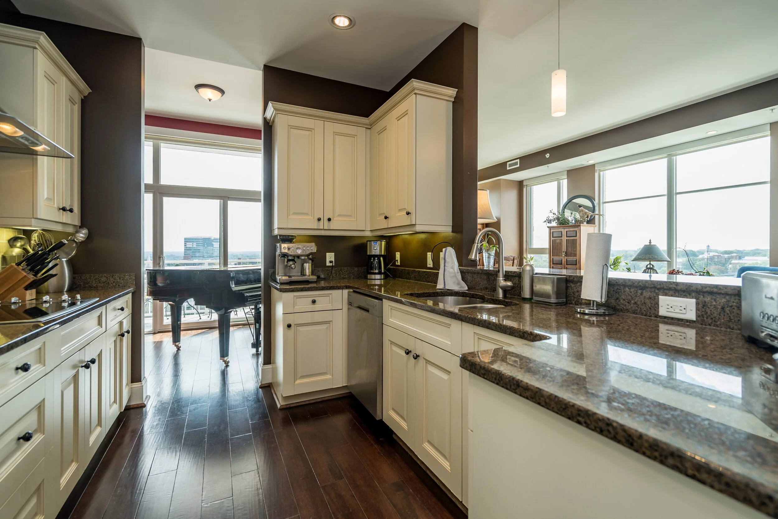 006_ Kitchen.jpg