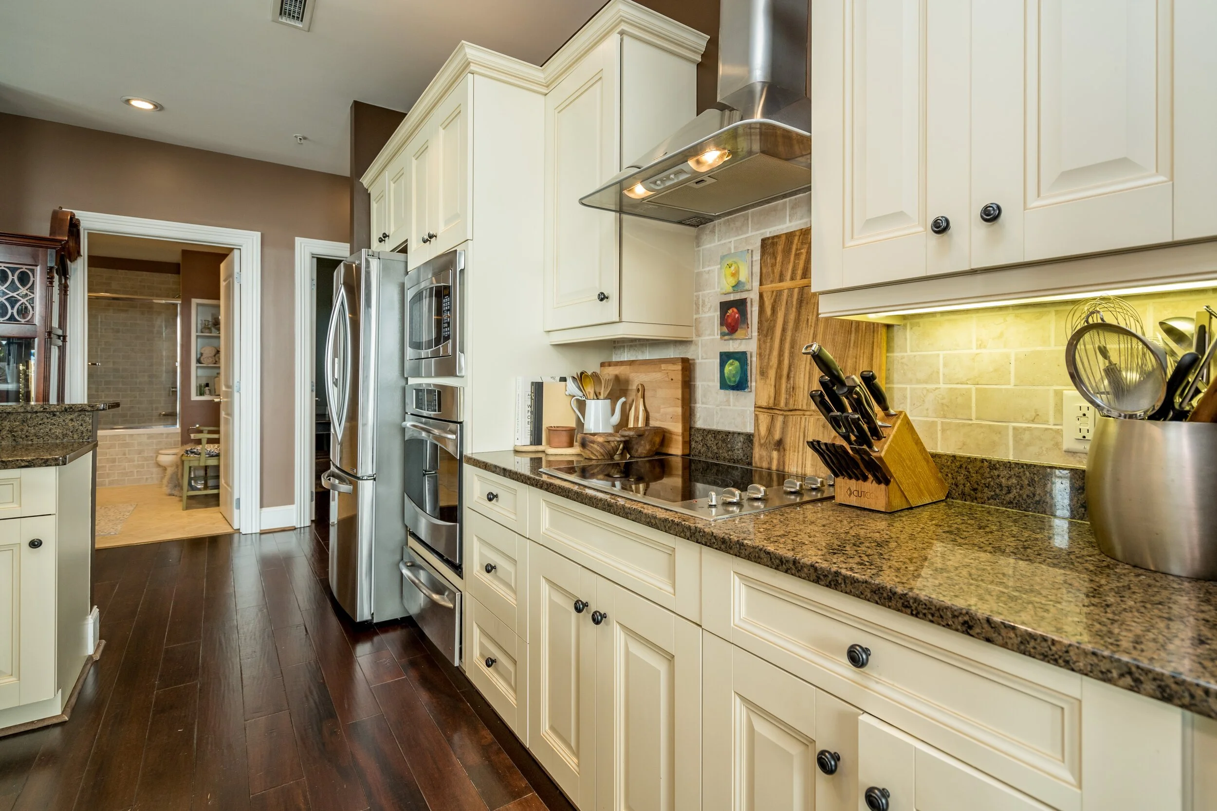 008_ Kitchen.jpg