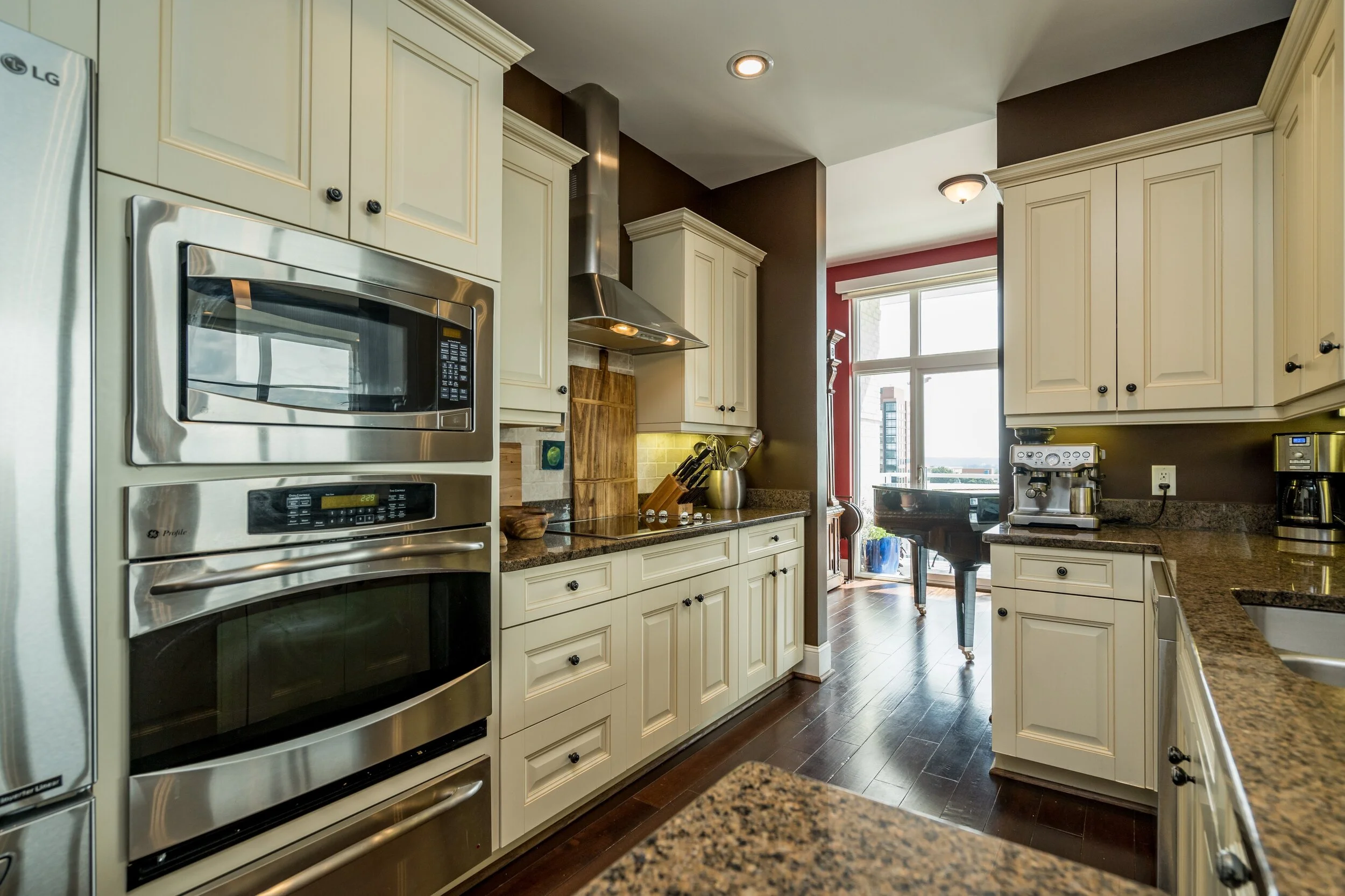 009_Kitchen.jpg