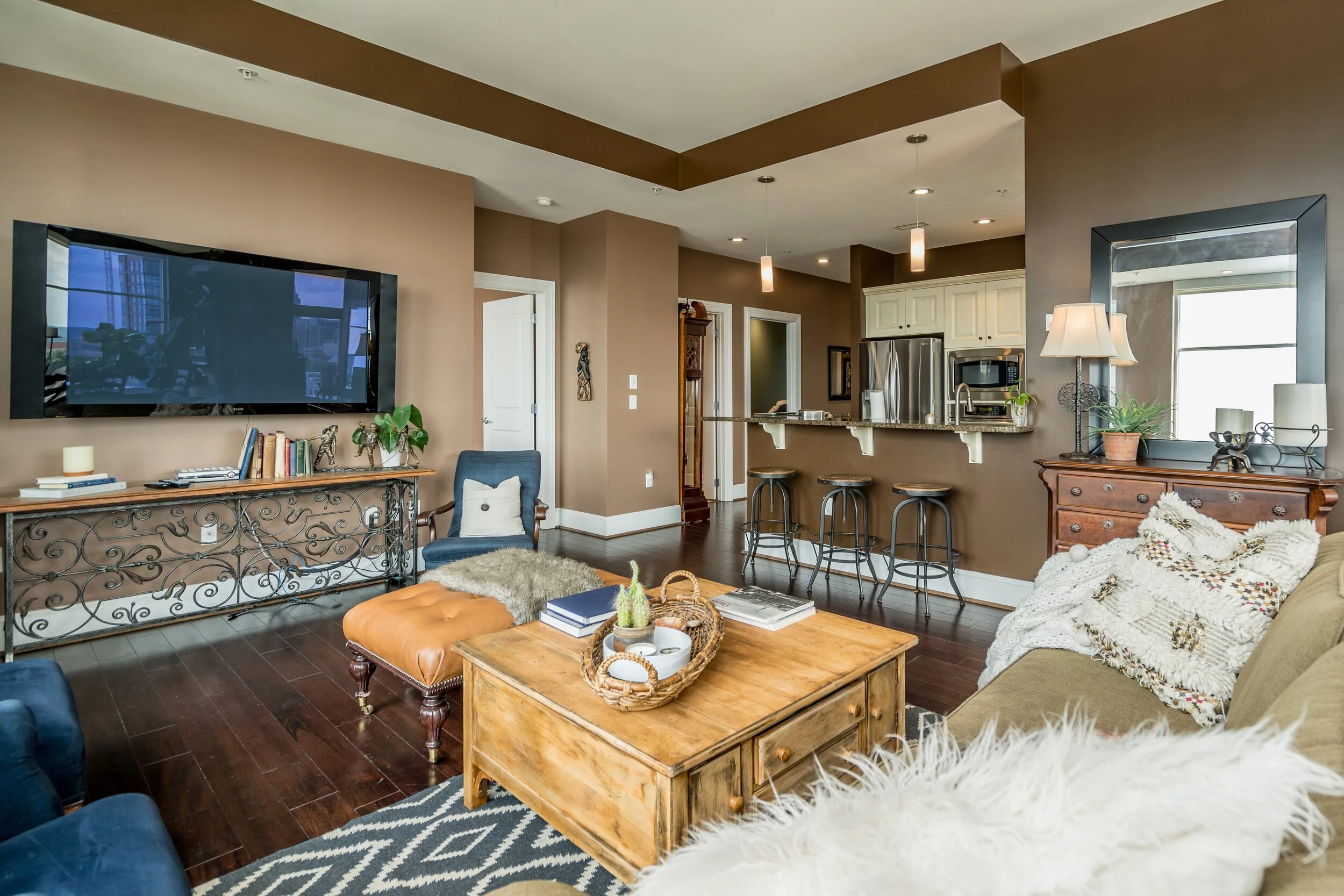 016_Family Room.jpg