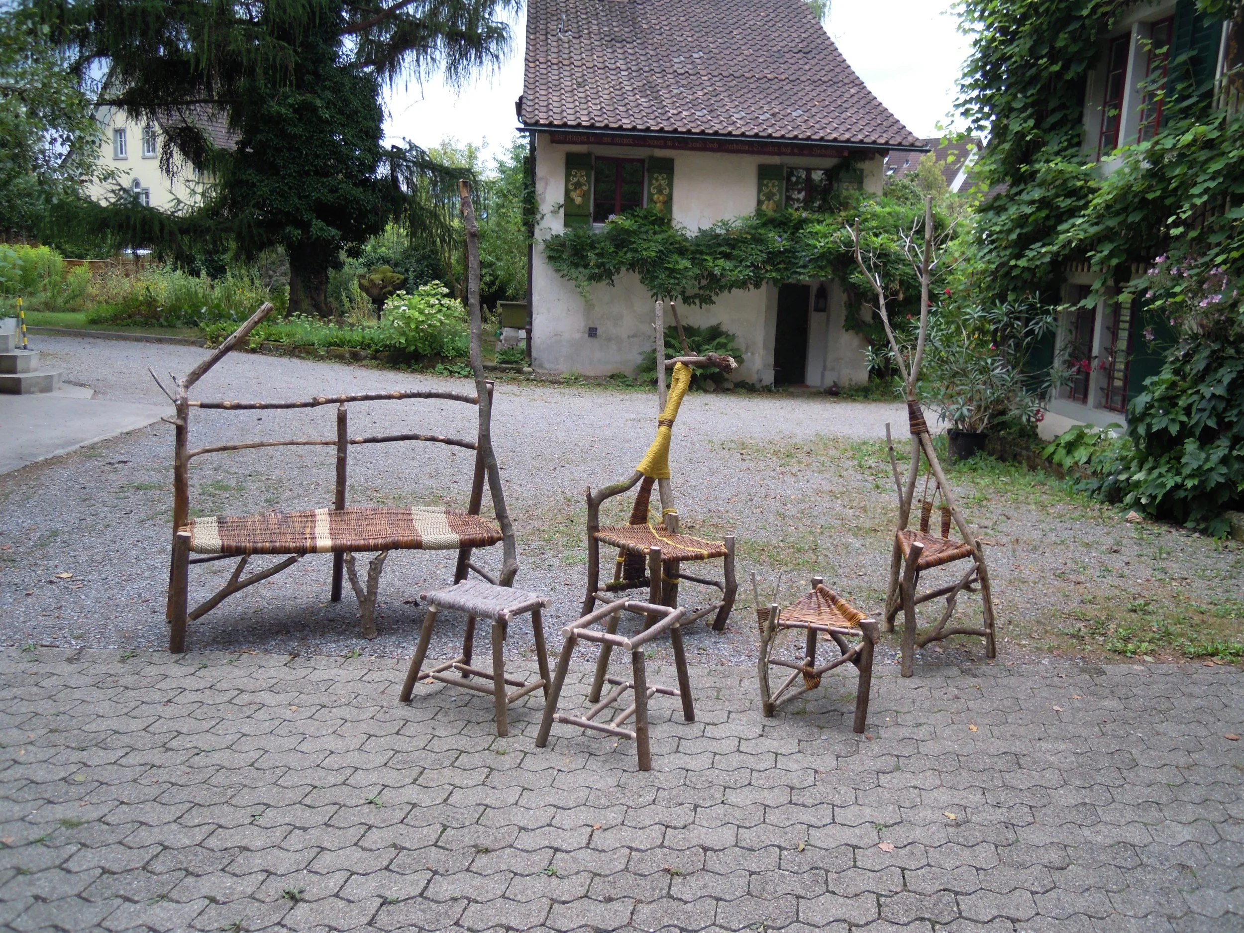 K 06: Wildholzmöbel