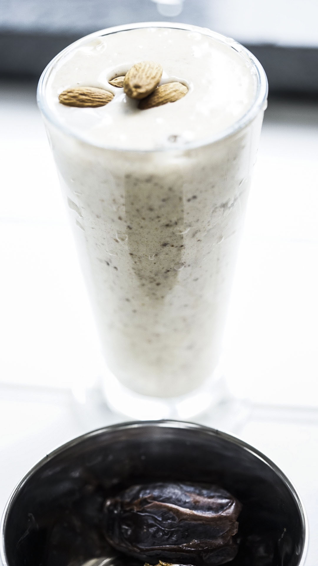 Date & Almond Smoothie_1372_1.jpg