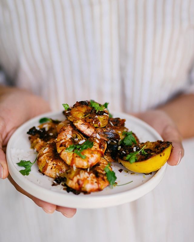 &bull;New recipe on goldentiffin.co&bull; 
Shellfish, mustard and coconut. Think of all the best Bengali ingredients wrapped in one dish. Well, that is now a thing with this honey and kasundi prawns recipe 🙌🏽 I was inspired by daab chingri (prawns 