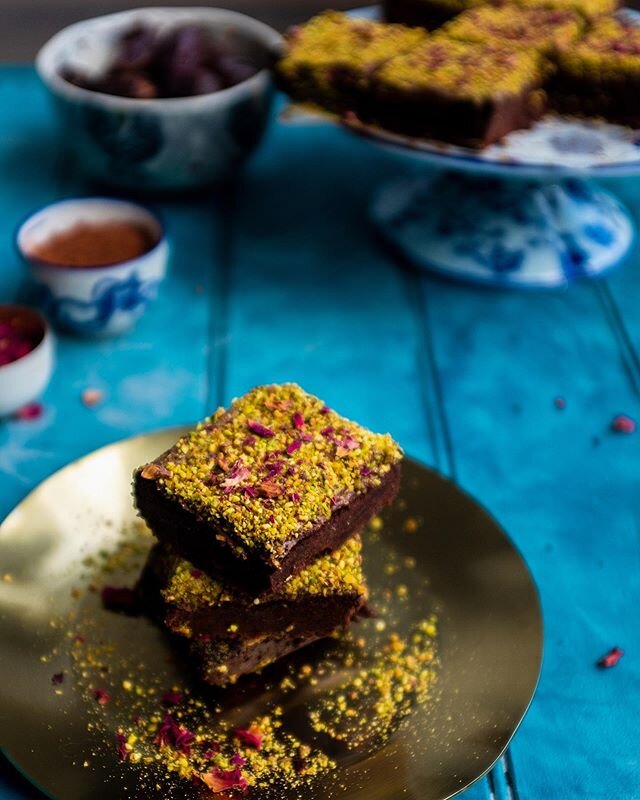 &bull;NEW RECIPE ALERT&bull; Now more than ever is an opportunity to think of others before ourselves, which is why I love supporting @thedateproject before Ramadan. I&rsquo;ve just shared this recipe for fudgy medjool date and chocolate brownies. Th