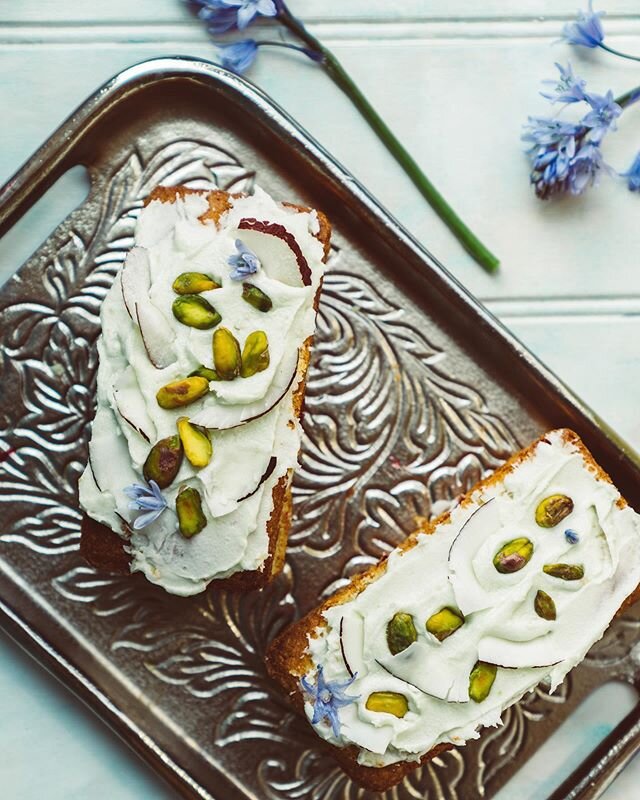 &bull;The recipe for coconut and rosewater cake is already on goldentiffin.co&bull; 
My iftar plate is not an eventful one: kichdi, some kind of salad, maybe chana bhaji. Every. Single. Day. What can I say, I&rsquo;m a stickler for routine! 🤖 
This 