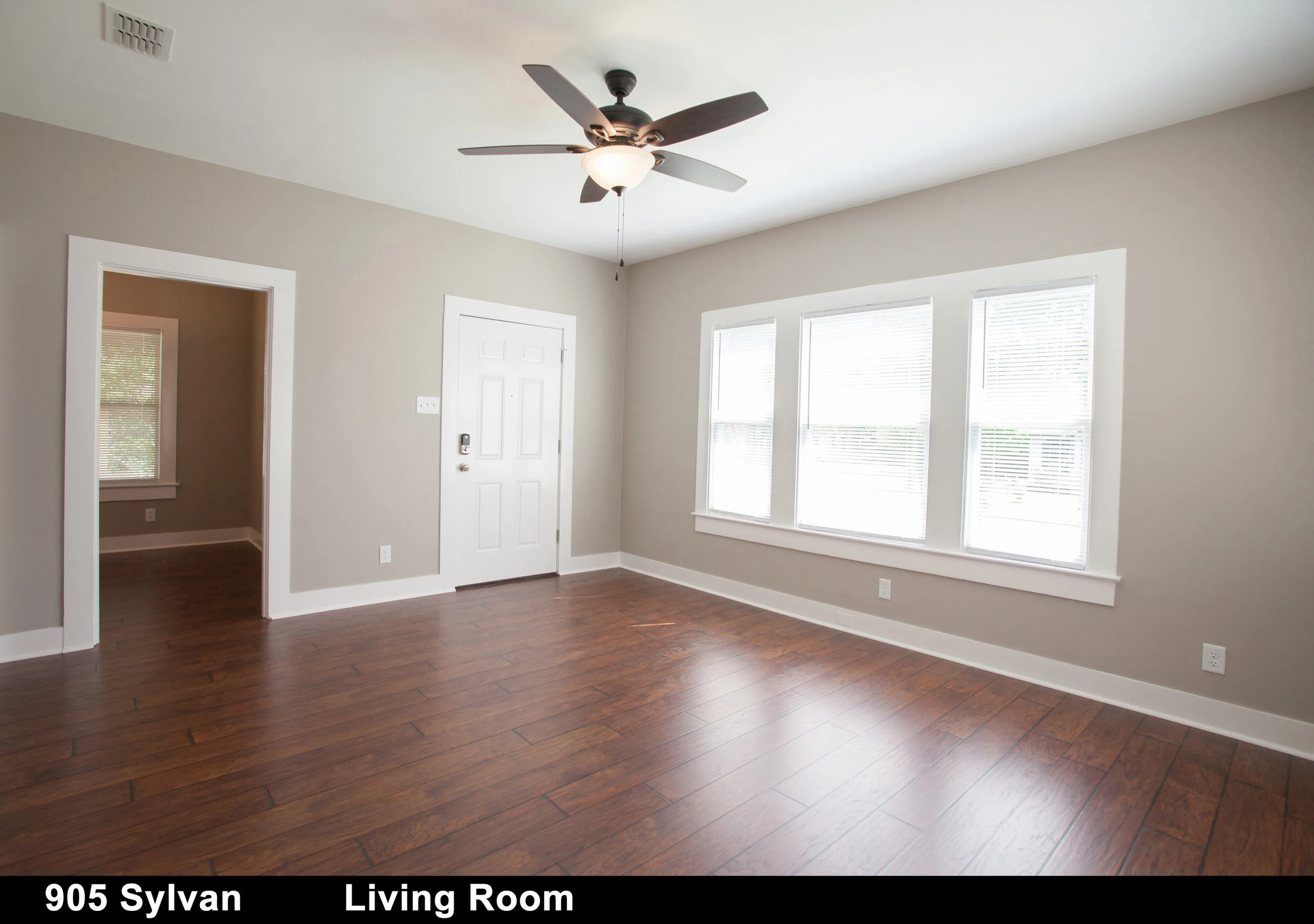 002_905_Living.jpg