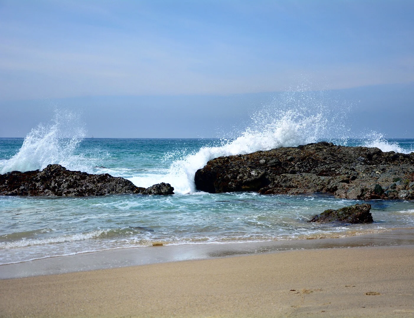  Gabriella Gerbasi | Photography | My Life in Shades of Blue  Travel photography on the West Coast in California, visiting Los Angeles, Santa Monica, Venice Beach, Melrose Avenue, the Broad Museum, and beautiful beaches of Malibu with my sister. 