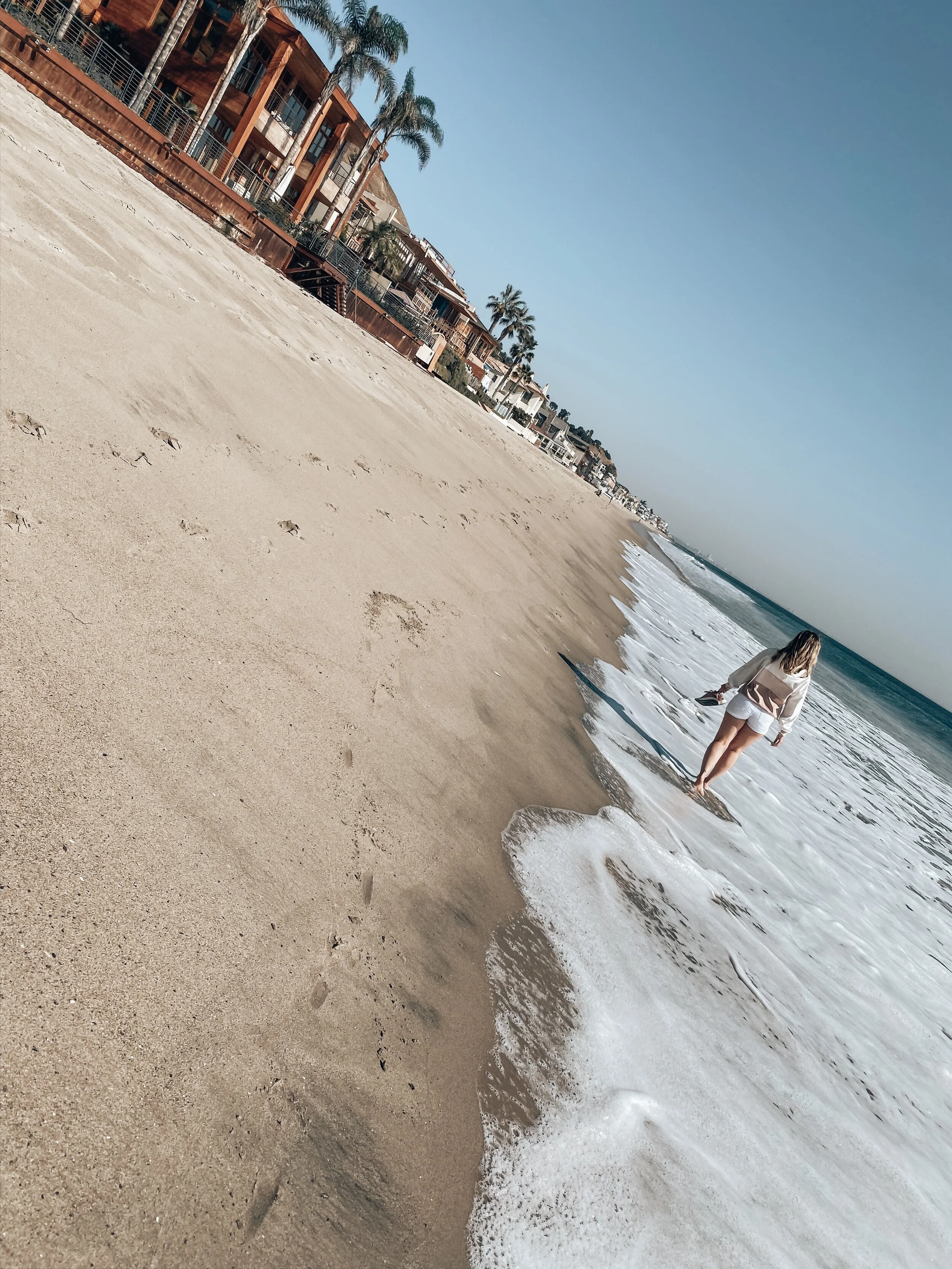  Gabriella Gerbasi | Photography | My Life in Shades of Blue  Travel photography on the West Coast in California, visiting Los Angeles, Santa Monica, Venice Beach, Melrose Avenue, the Broad Museum, and beautiful beaches of Malibu with my sister. 