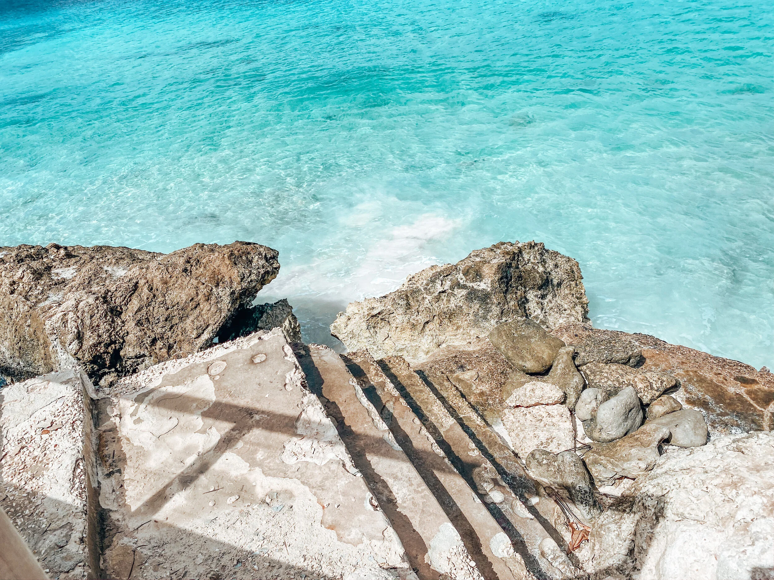  Gabriella Gerbasi | Photography | My Life in Shades of Blue   Ocean child passionate about ocean conservation and sustainability. Freediver and scuba diver capturing life, taking pictures of beautiful places and the people I love.&nbsp; 