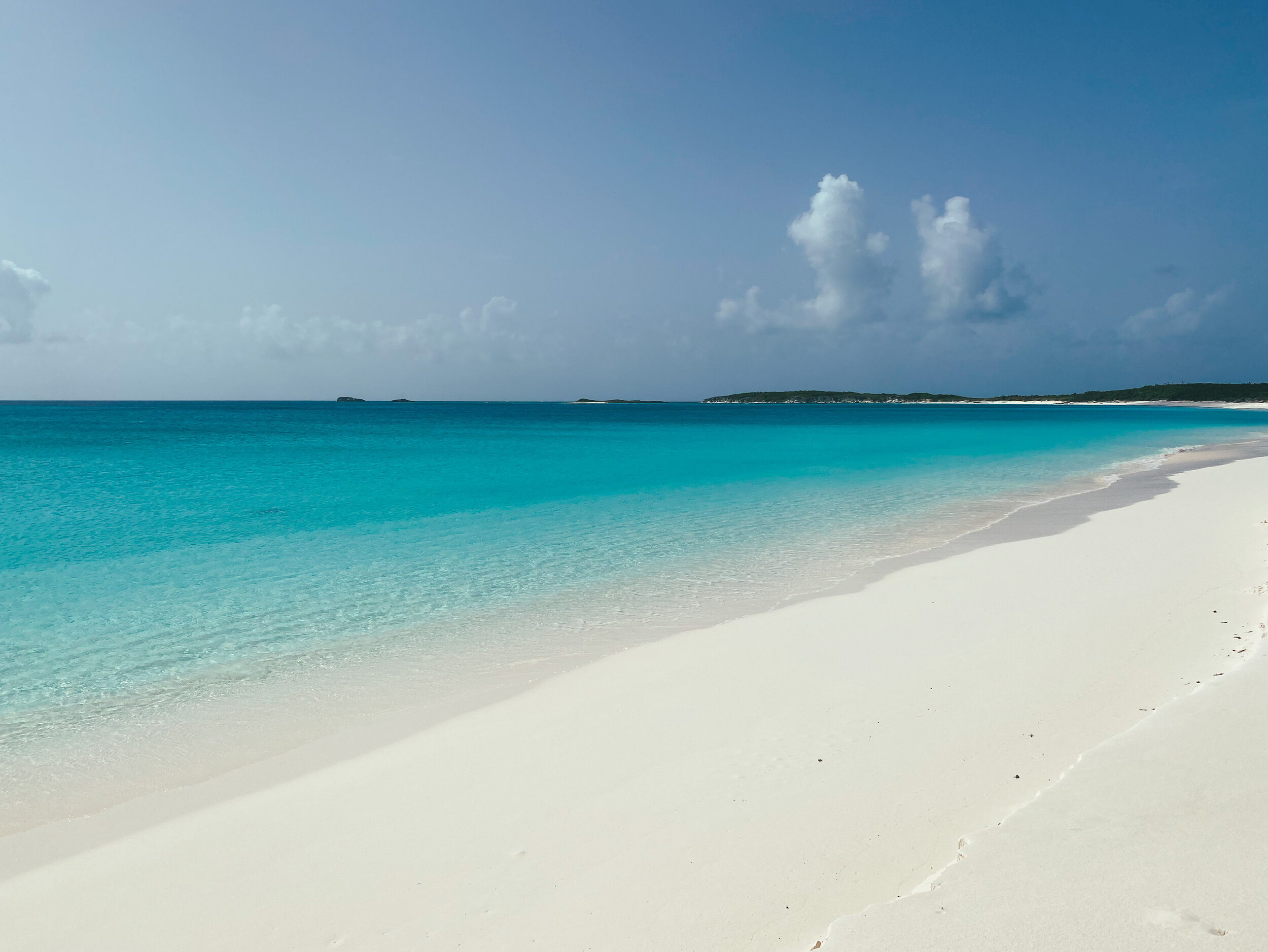  Deserted beach on a remote island in the Bahamas. 