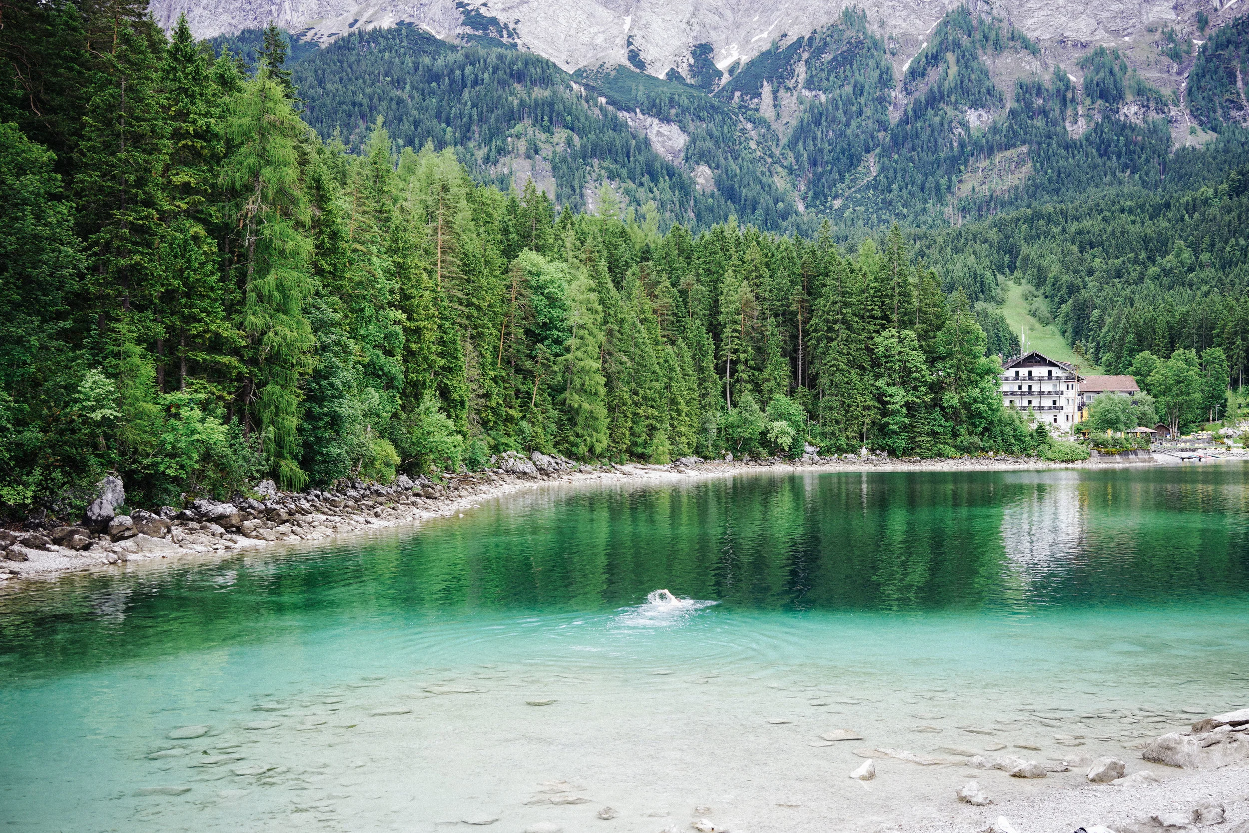 20 Photos to Inspire You to Visit Eibsee Lake in Bavaria — monetsommers.