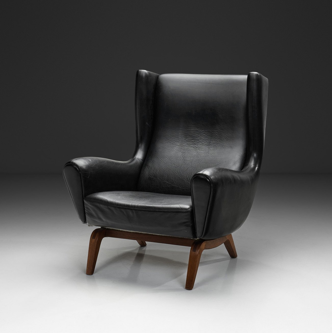 Model "110" Black Leather Armchair by Illum Wikkelsø for Søren Willadsen, Denmark 1960s