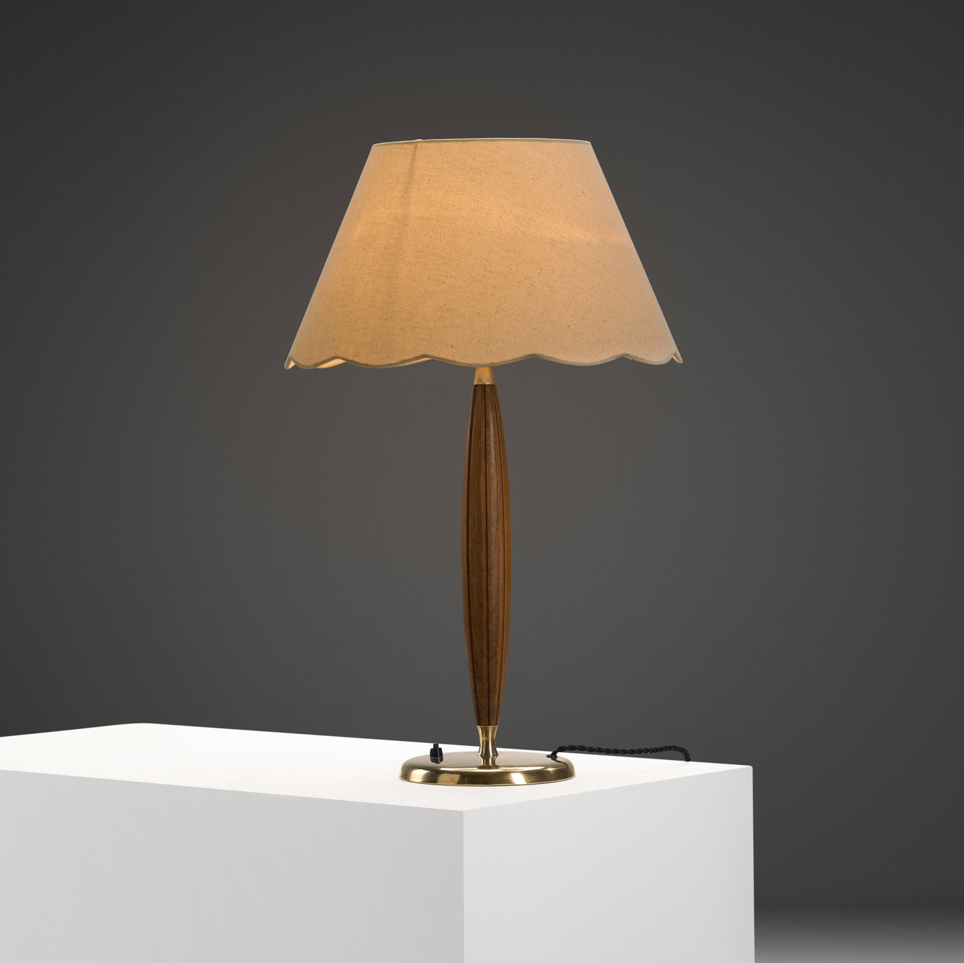 Swedish Modern Table Lamp Model "2945" for Karlskrona Lampfabriks, Sweden First Half of the 20th Century