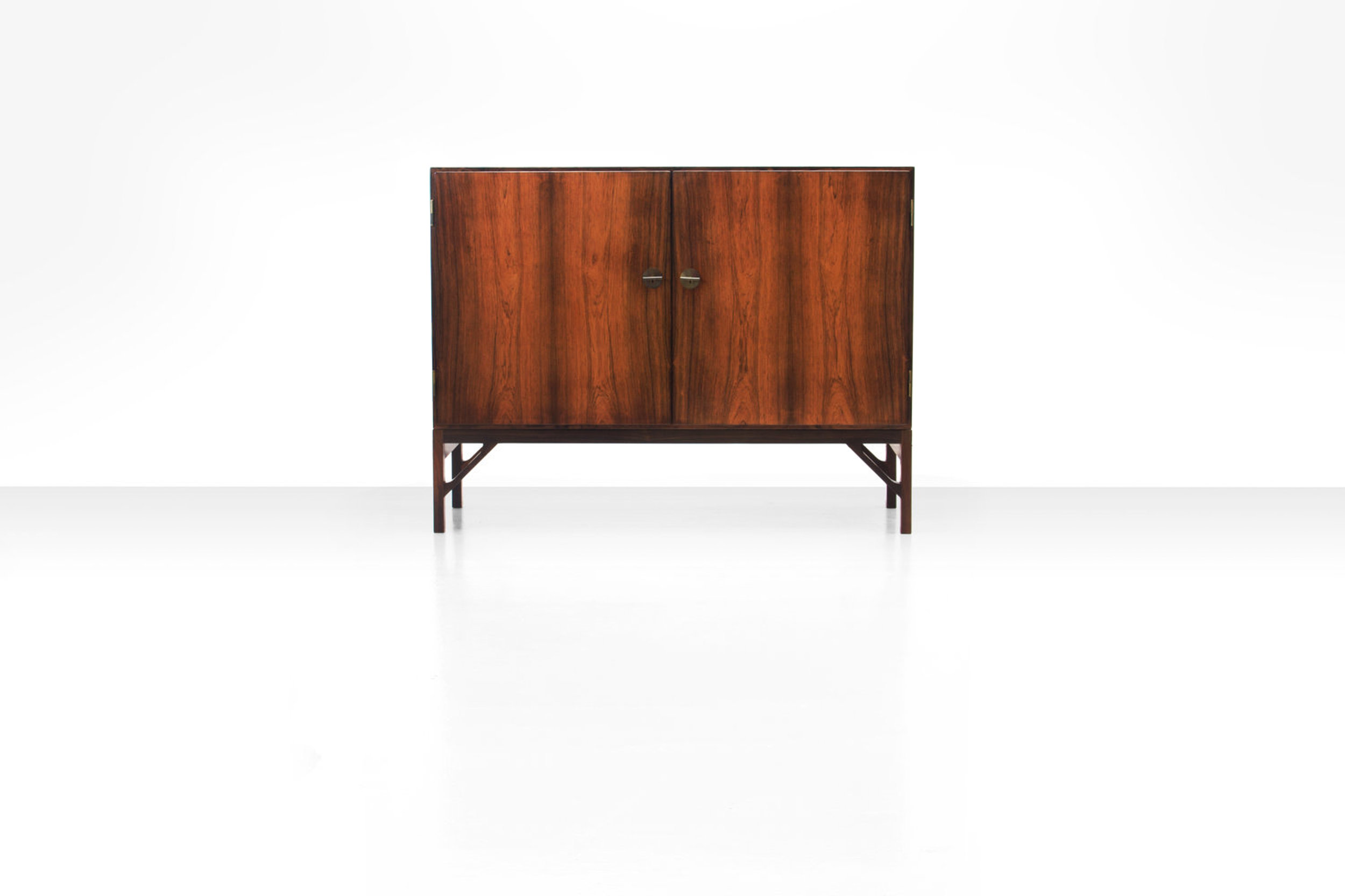 Borge-Mogensen-Small-Rosewood-Sideboard-00b-2.jpg