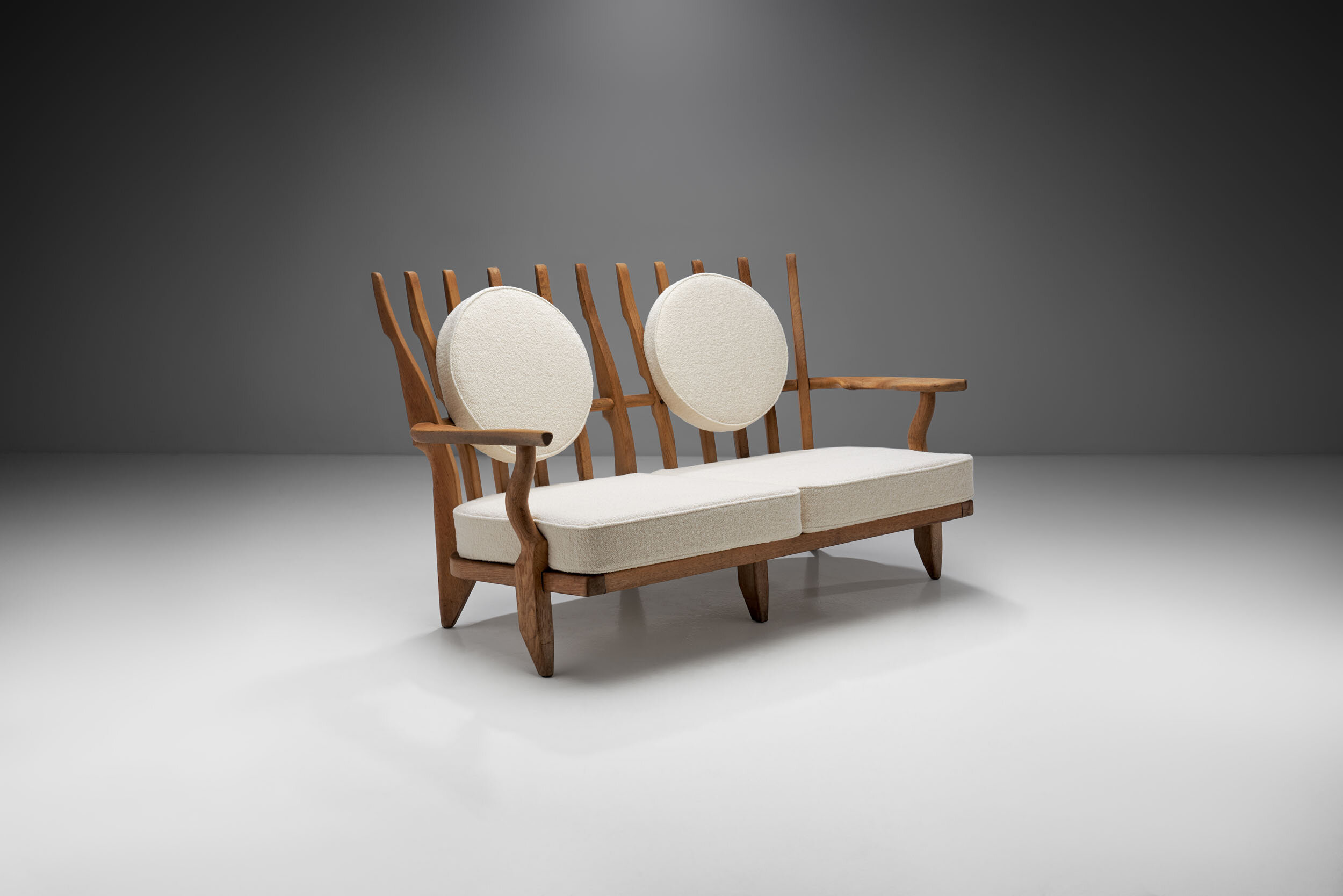 Guillerme et Chambron "Grand Repos" Sofa with Two Round Cushions for Le Mobilier Votre Maison, France 1950s (sold)