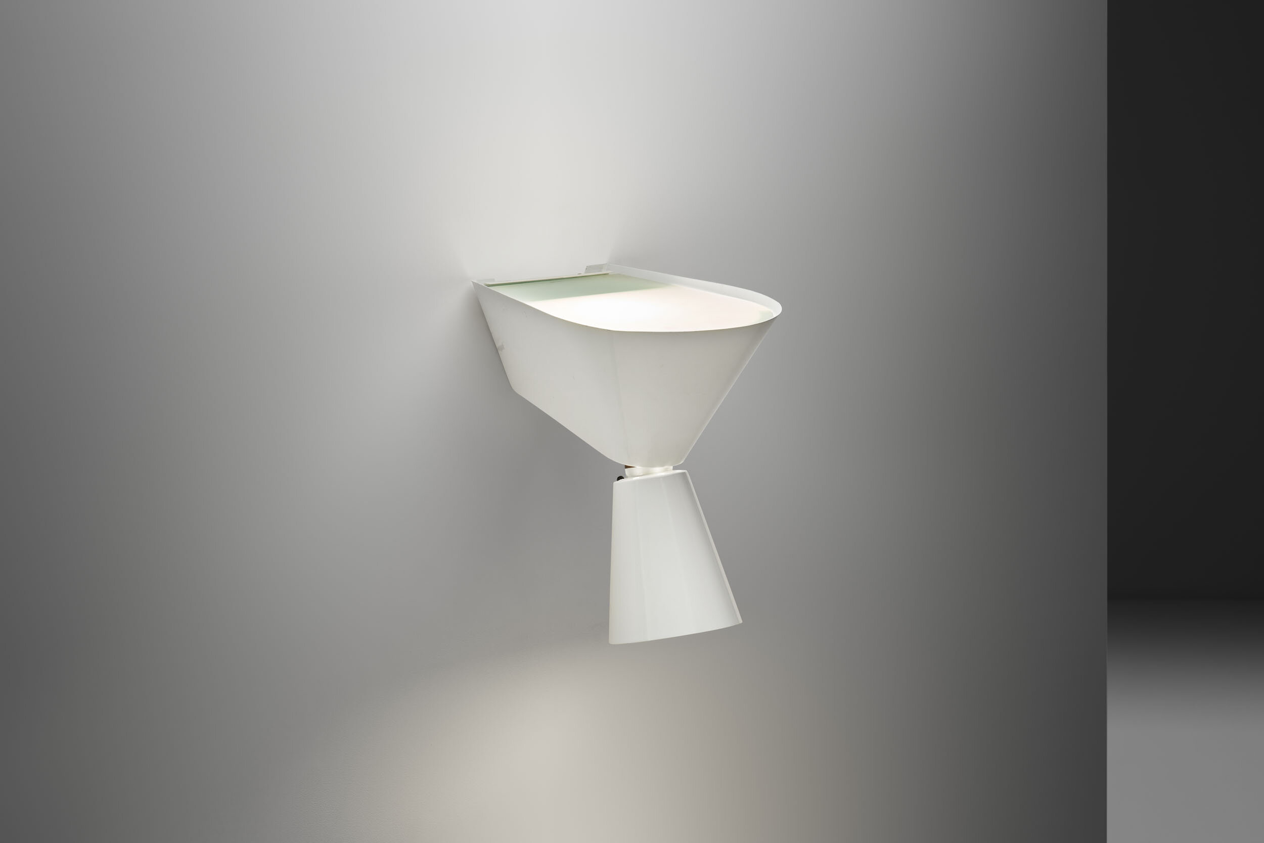 Paavo Tynell Model "2350" Wall Light for Taito Oy Helsinki, Finland 1950s (sold)