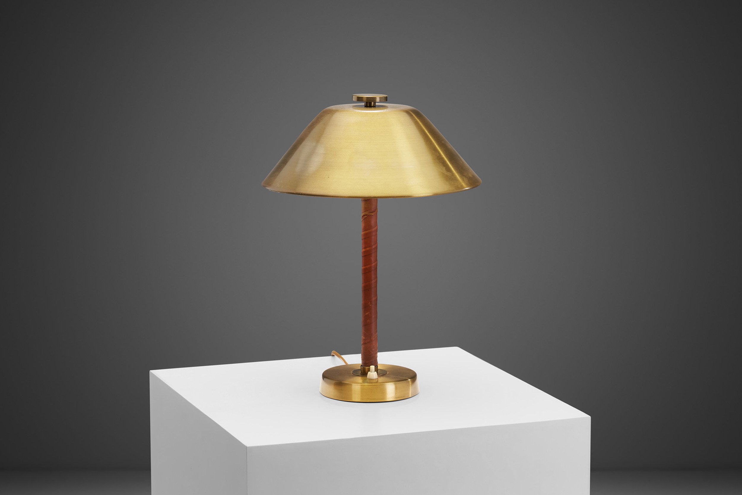 Swedish Modern "Model 5014" Brass Table Lamp by Einar Bäckström, Sweden 1940s