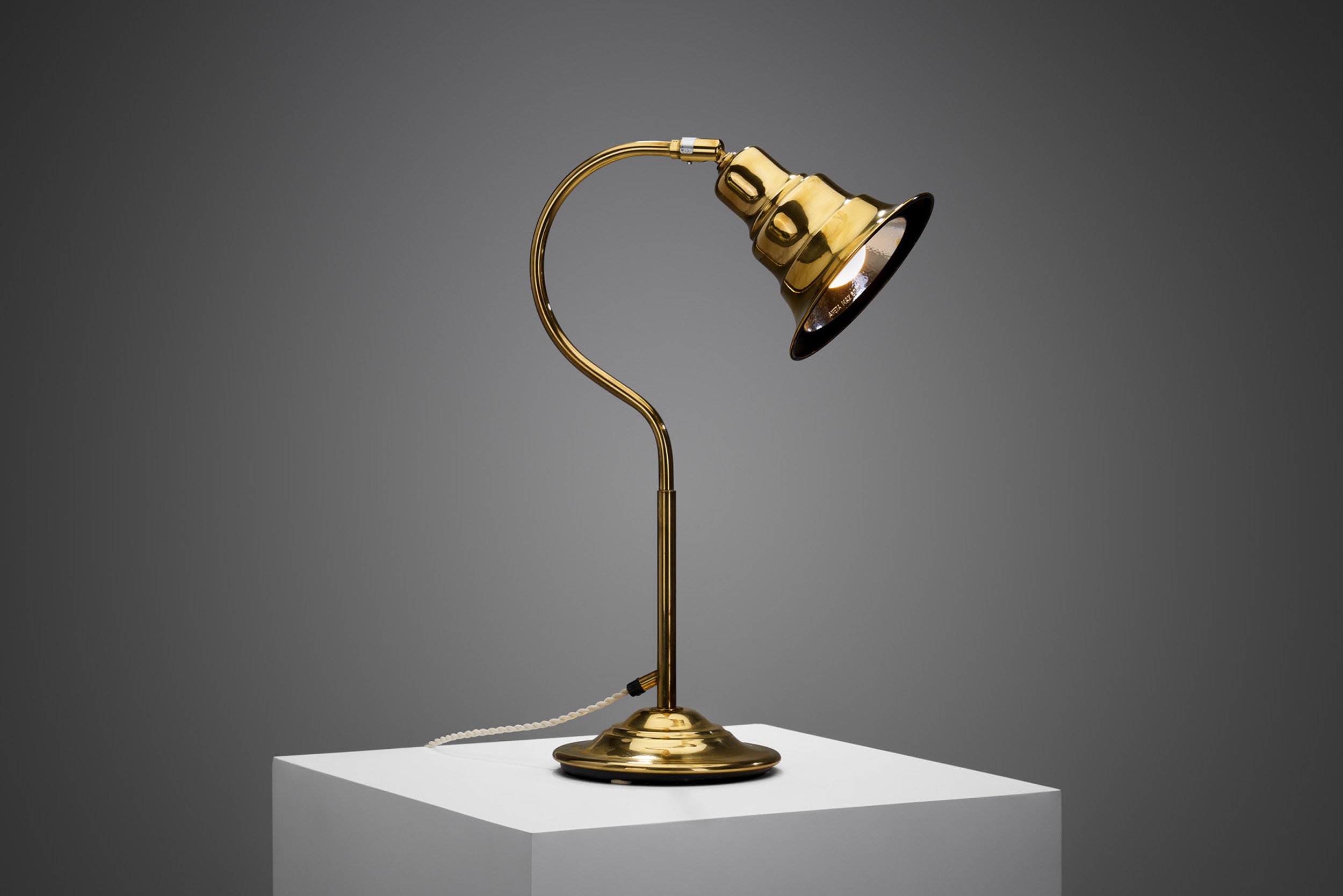 Jan Wickelgren Curved Brass Table Lamp for Aneta Belysning AB, Sweden 1970s