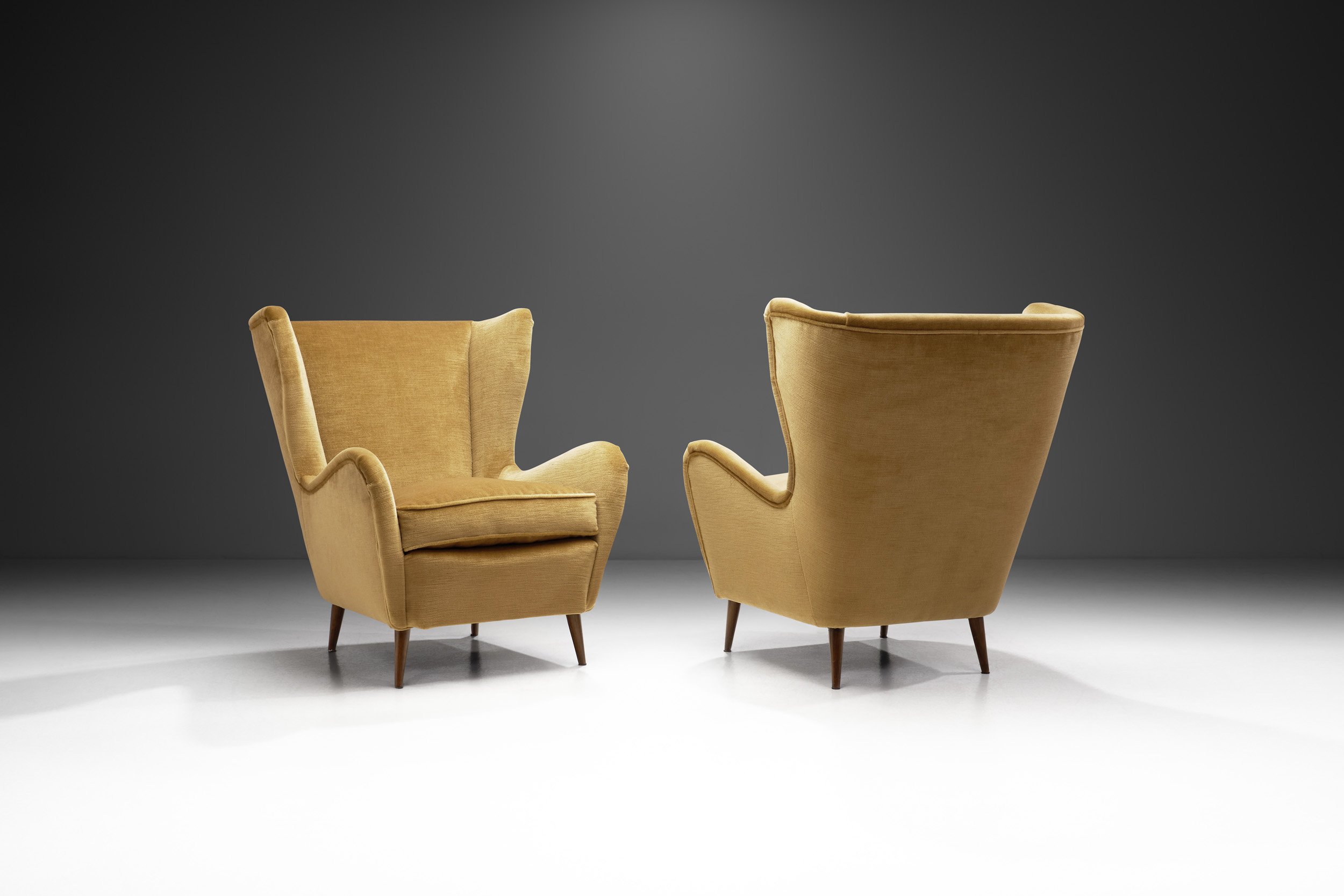 Italian Mid-Century Modern Lounge Chairs with Tapered Legs, Italy 1950s (sold)