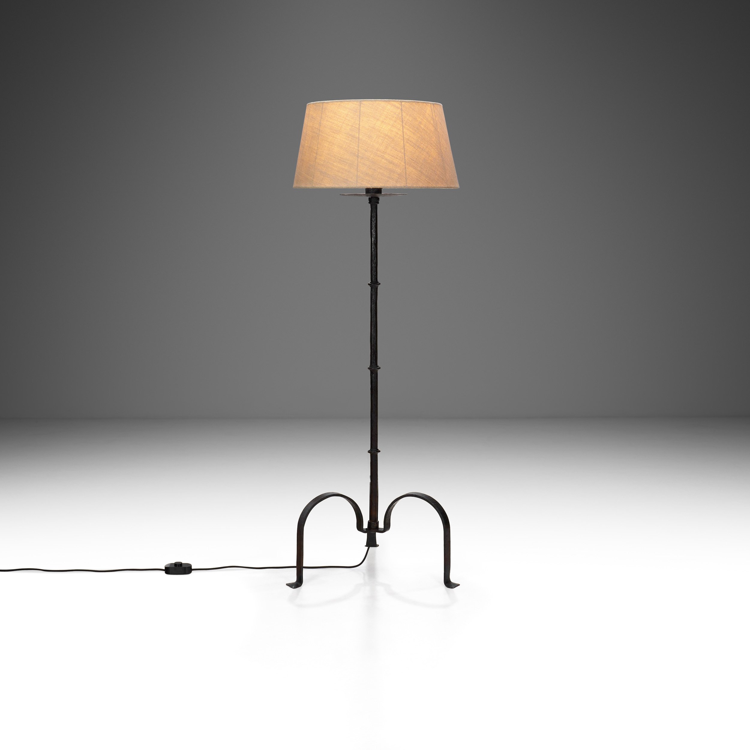 Mid-Century Modern Black Metal Tripod Floor Lamp, Europe 20th Century (sold)
