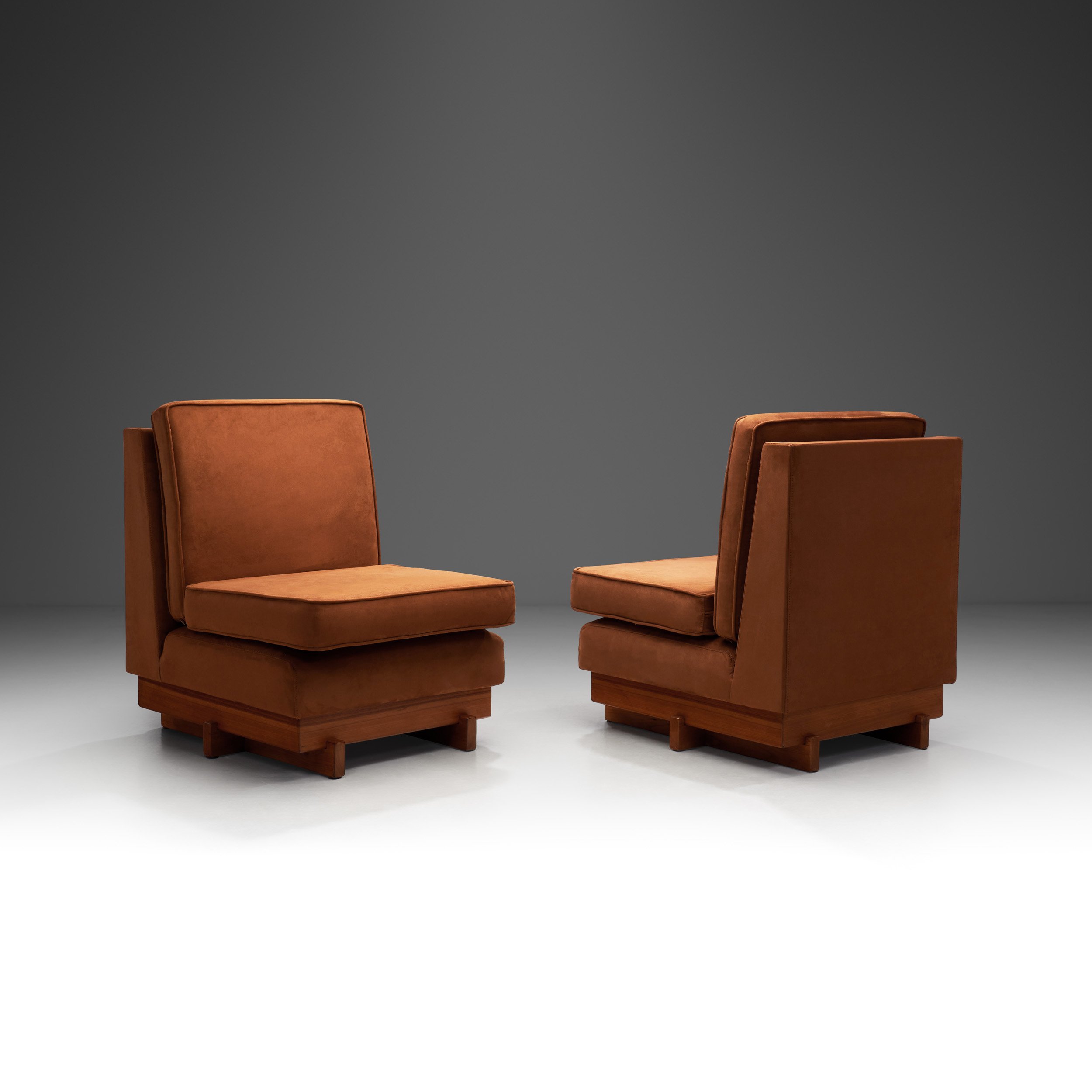 Pair of Sculptural Wooden Lounge Chairs with Cognac Upholstery, Europe 1970s