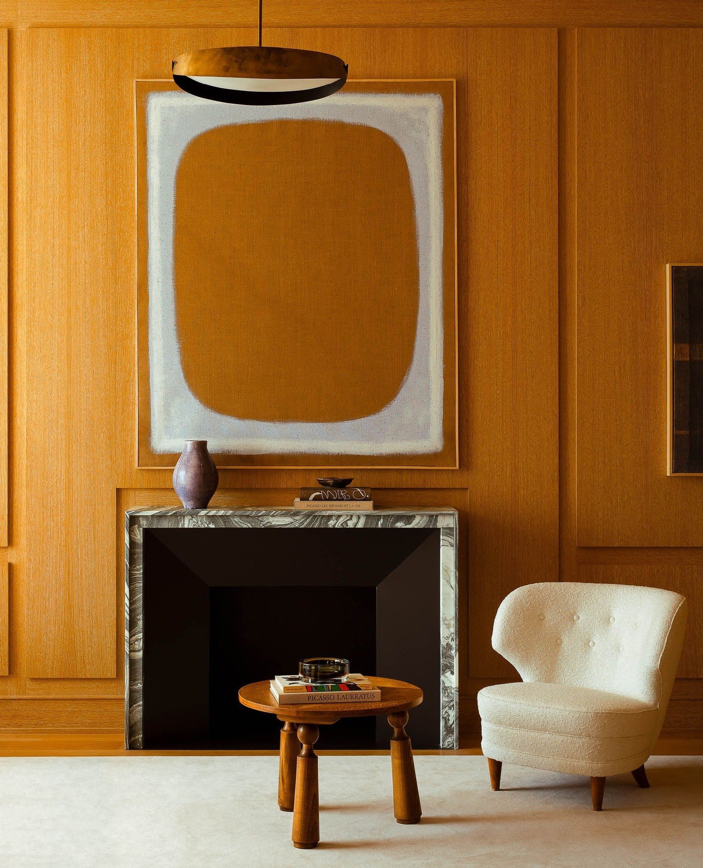 We&rsquo;re always drawn to interiors with a clear point of view&mdash;spaces where every element feels intentional. This Haussmannian apartment by Luis Laplace and Christophe Comoy is a masterclass in quiet confidence, where sculptural seating, parc